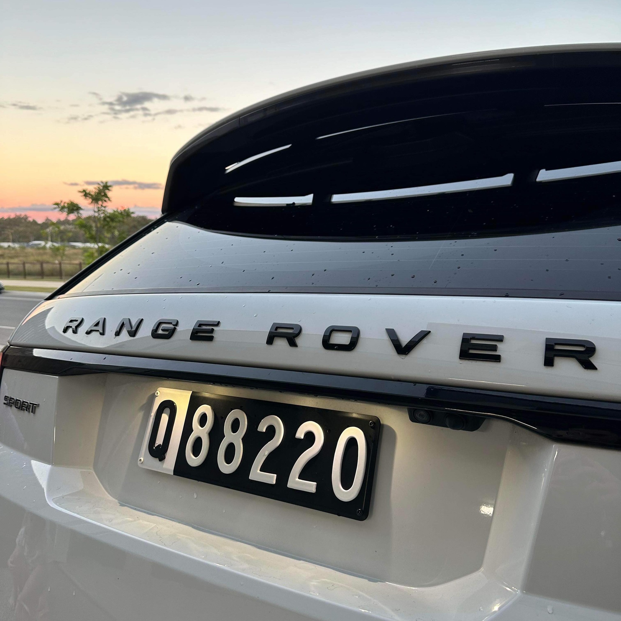 Maddy’s Range Rover Sport-ing a... - The Plate Bracket Co.