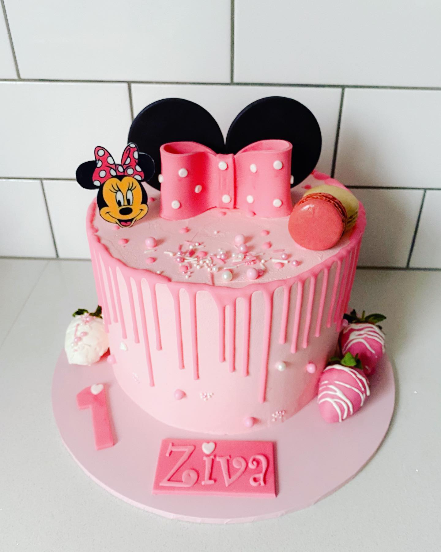 A cute little Minnie Mouse... - Sublime Cakes and Sweets | Facebook