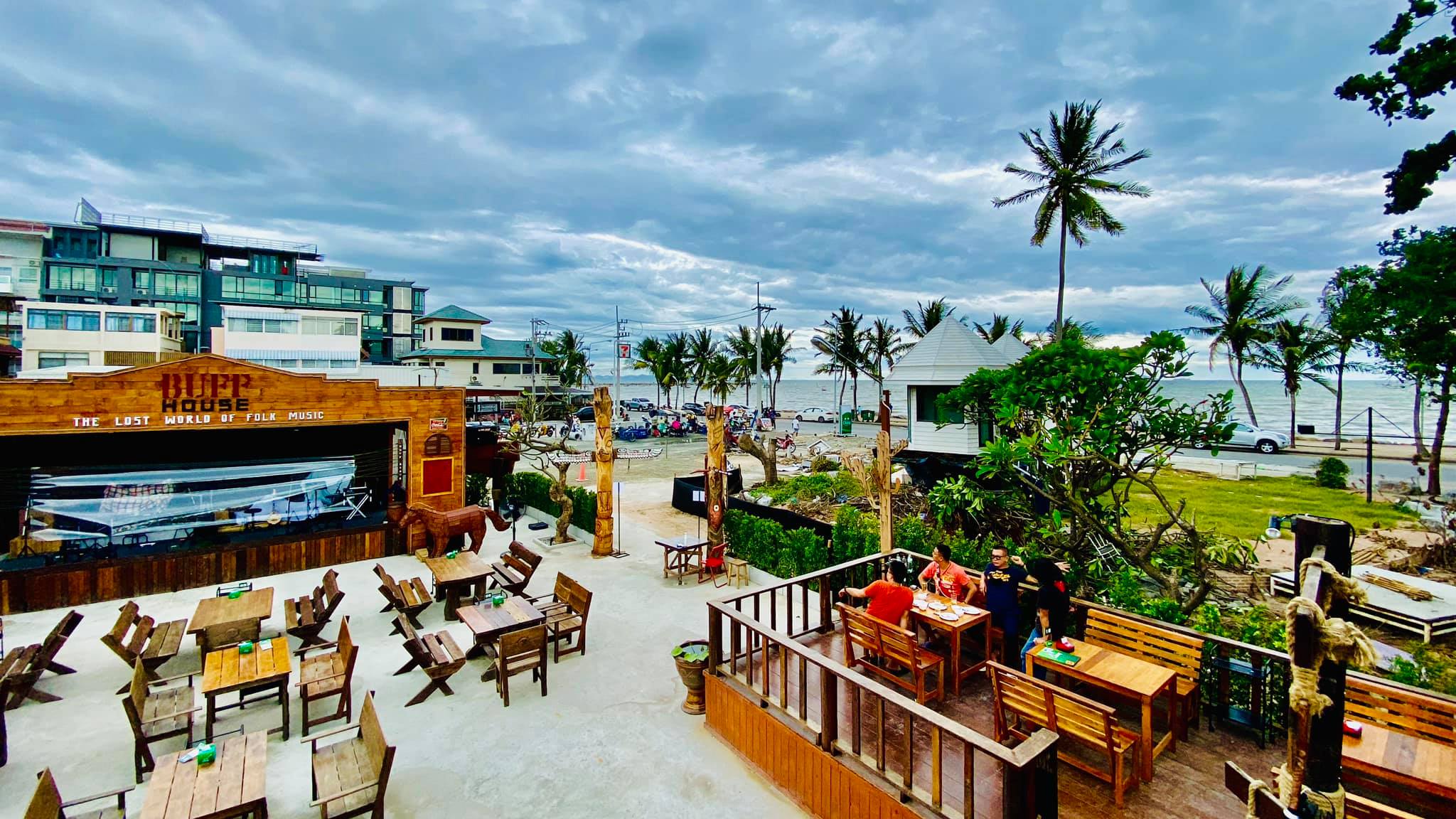 BUFF HOUSE - ร้านเปิด ฟังดนตรีสด ตั้งแต่ 5 โมงเย็นครับ