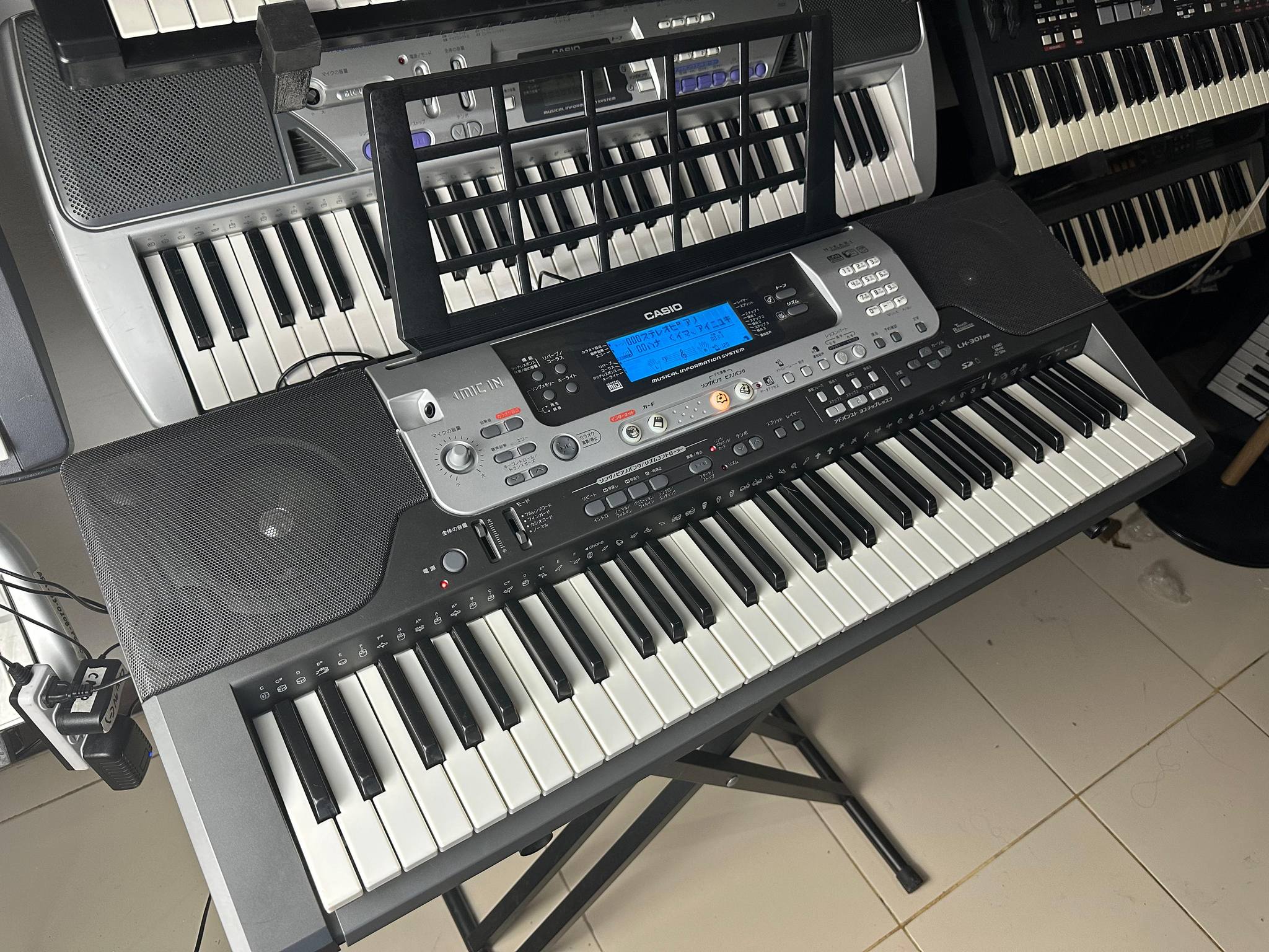 Casio LK-60 Piano Keyboard Organ 61 Keys Touch Response - PHP 