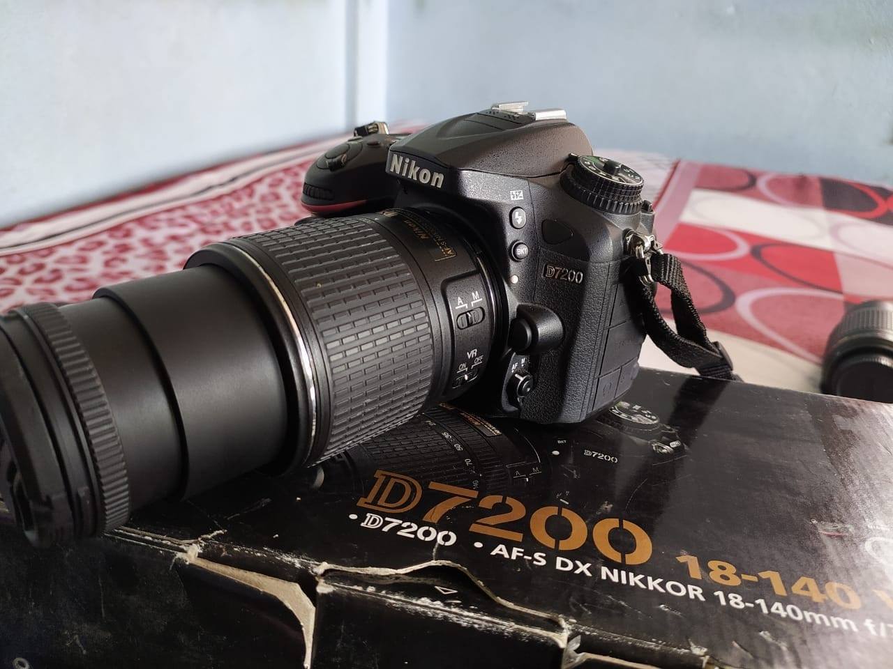Nikon D7200 with zoom lense. Like brand new. No scratch, no dents 