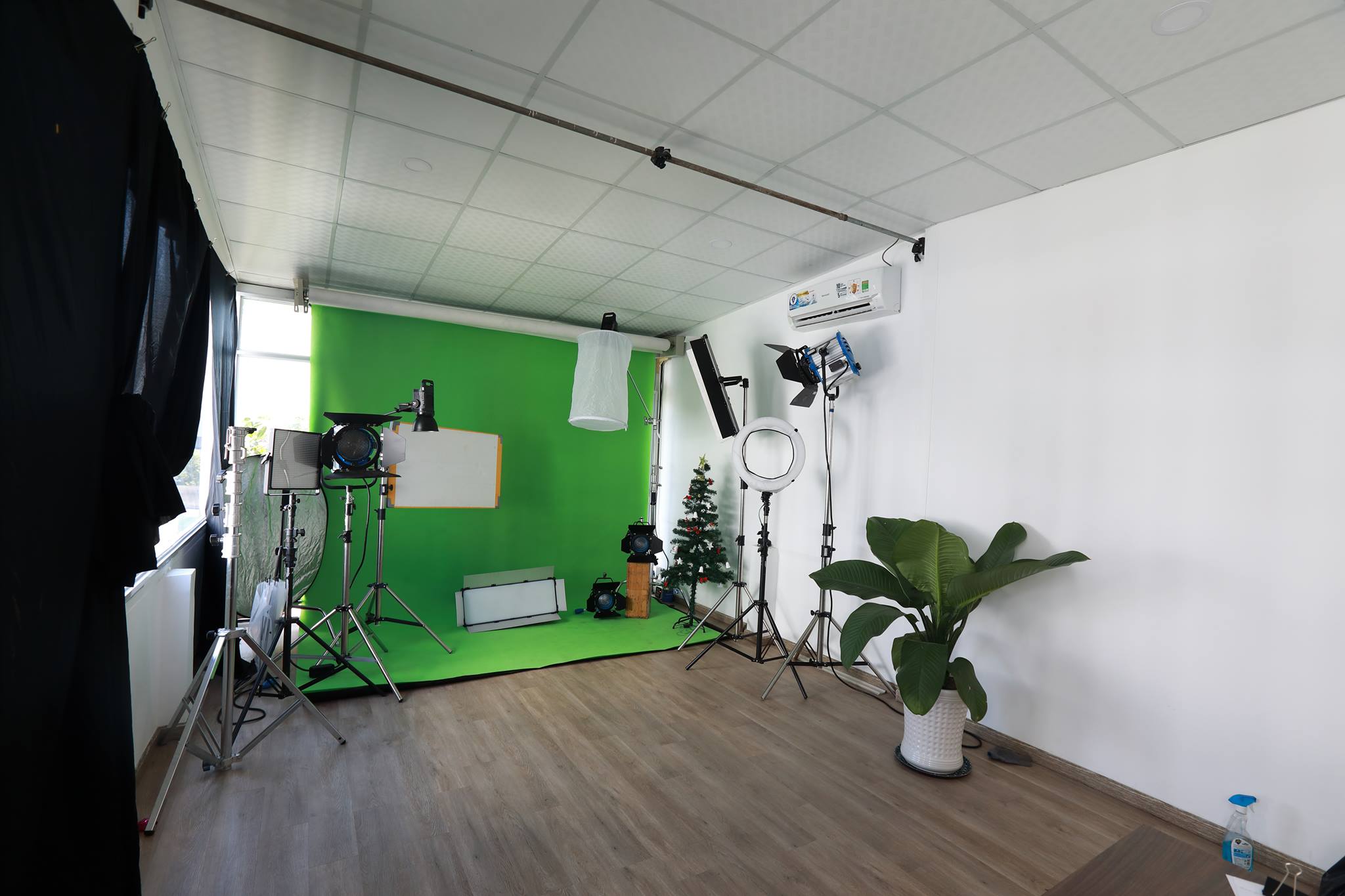Corner Studio