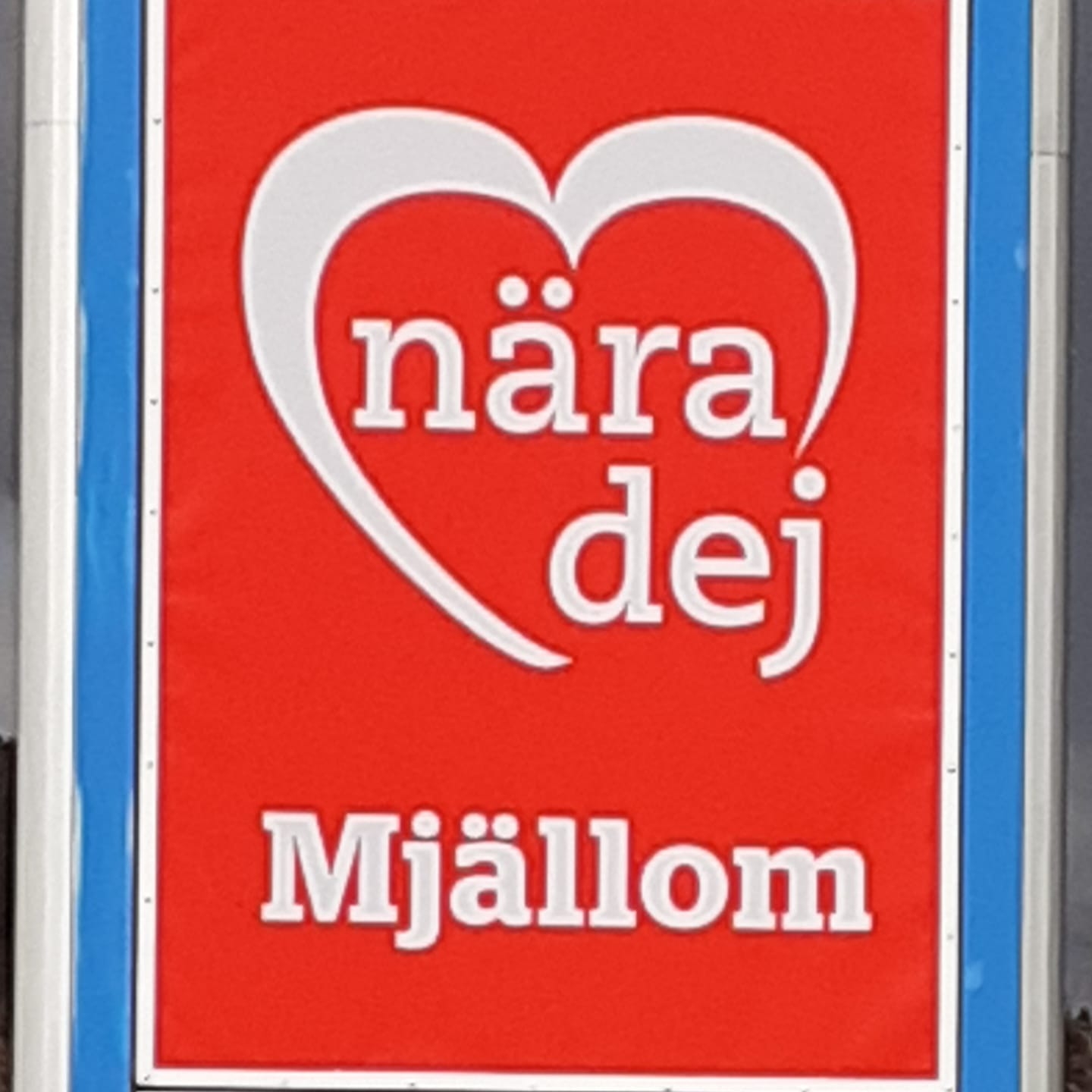 Behind the scenes på jobbet. När det ska fotas inför sociala medier 📸🎥 ...