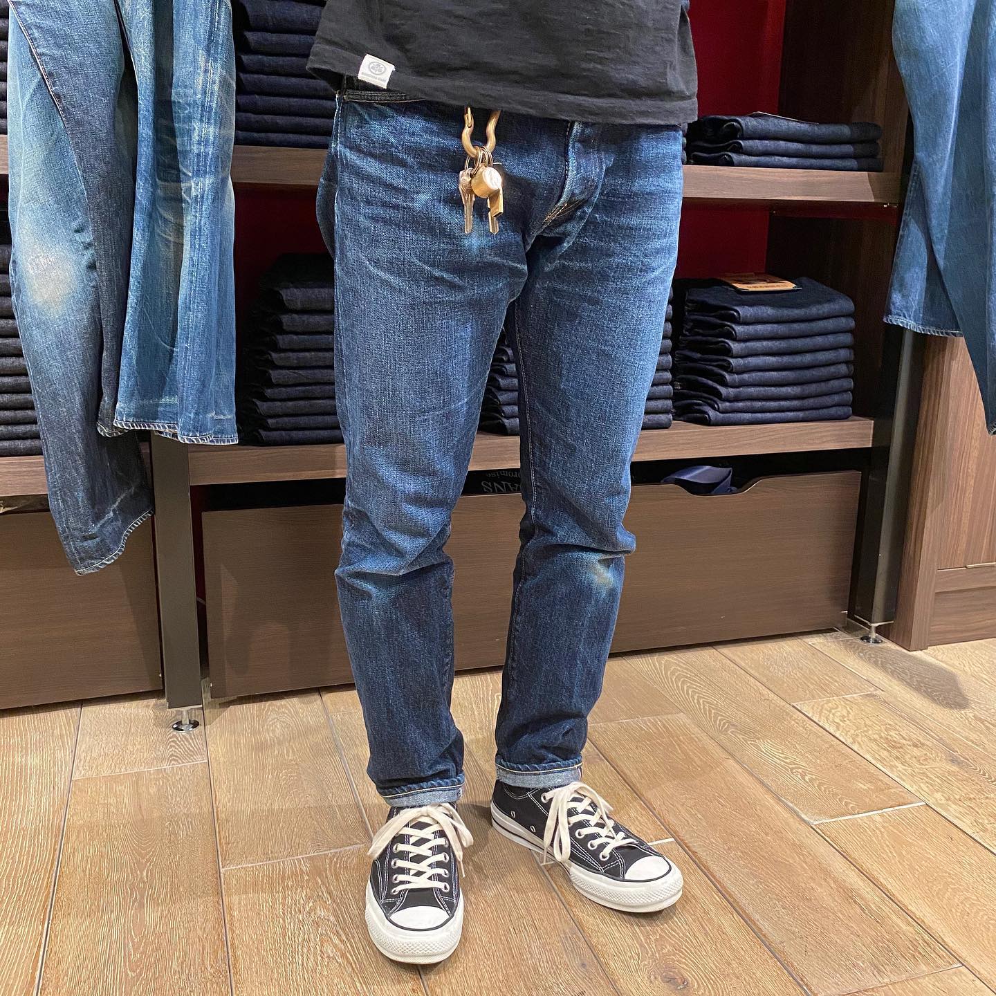 桃太郎ジーンズ青山店 【0101】 ヴィンテージレーベルのナロー 