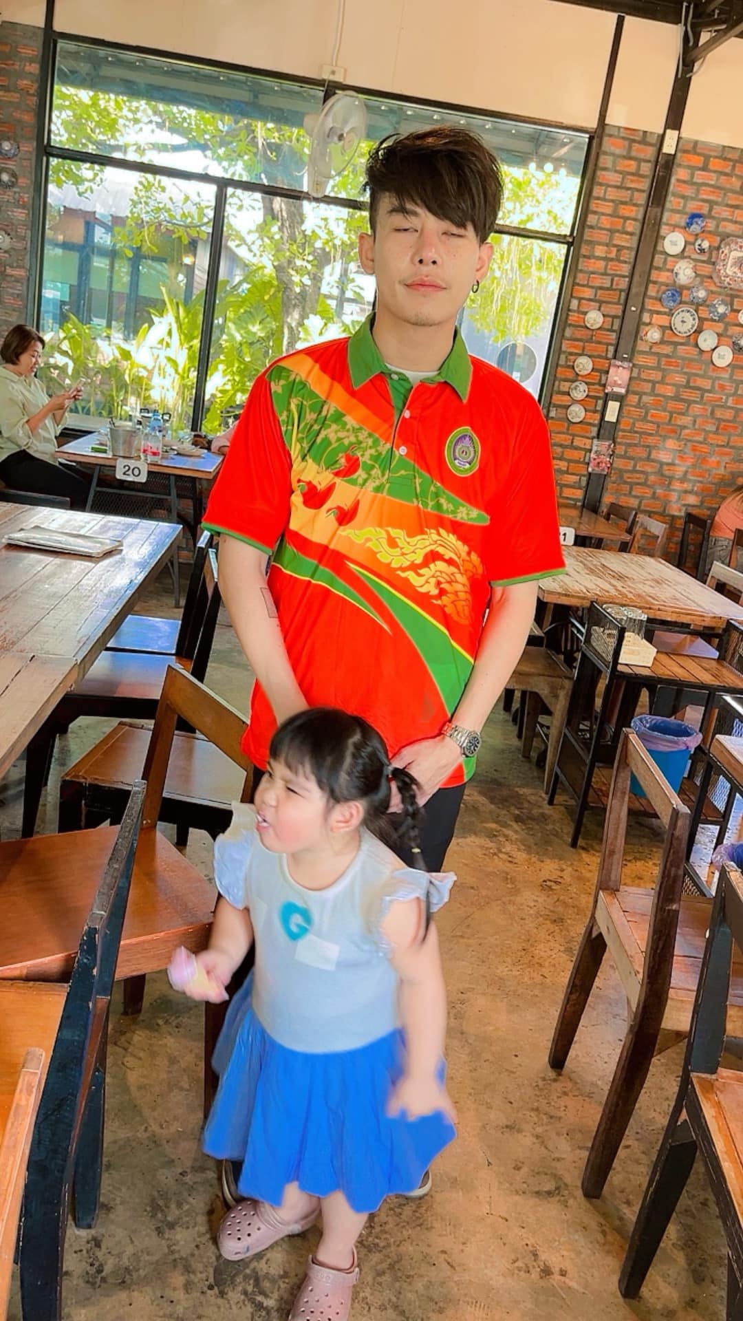 ใจ๋บอกพ่อเปลี่ยนไป ชุดพศ2555 กับ... - Toey Apiwat Boonanak