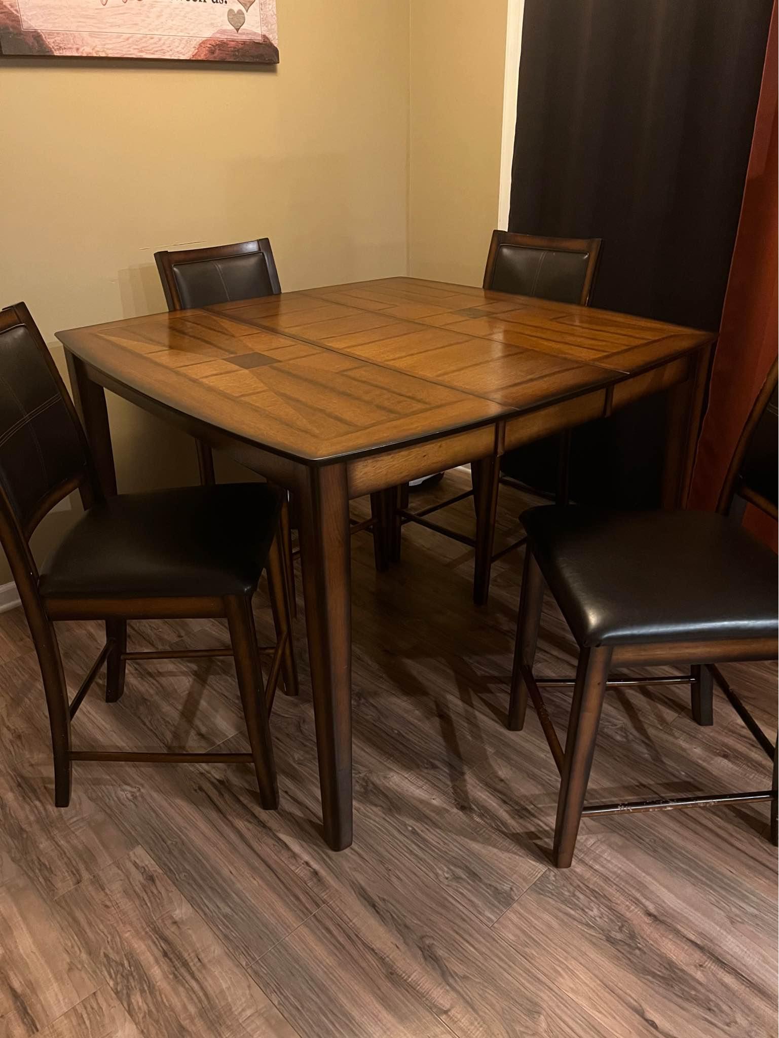 Table and 4 chairs Dining Tables Liverpool, New York Facebook