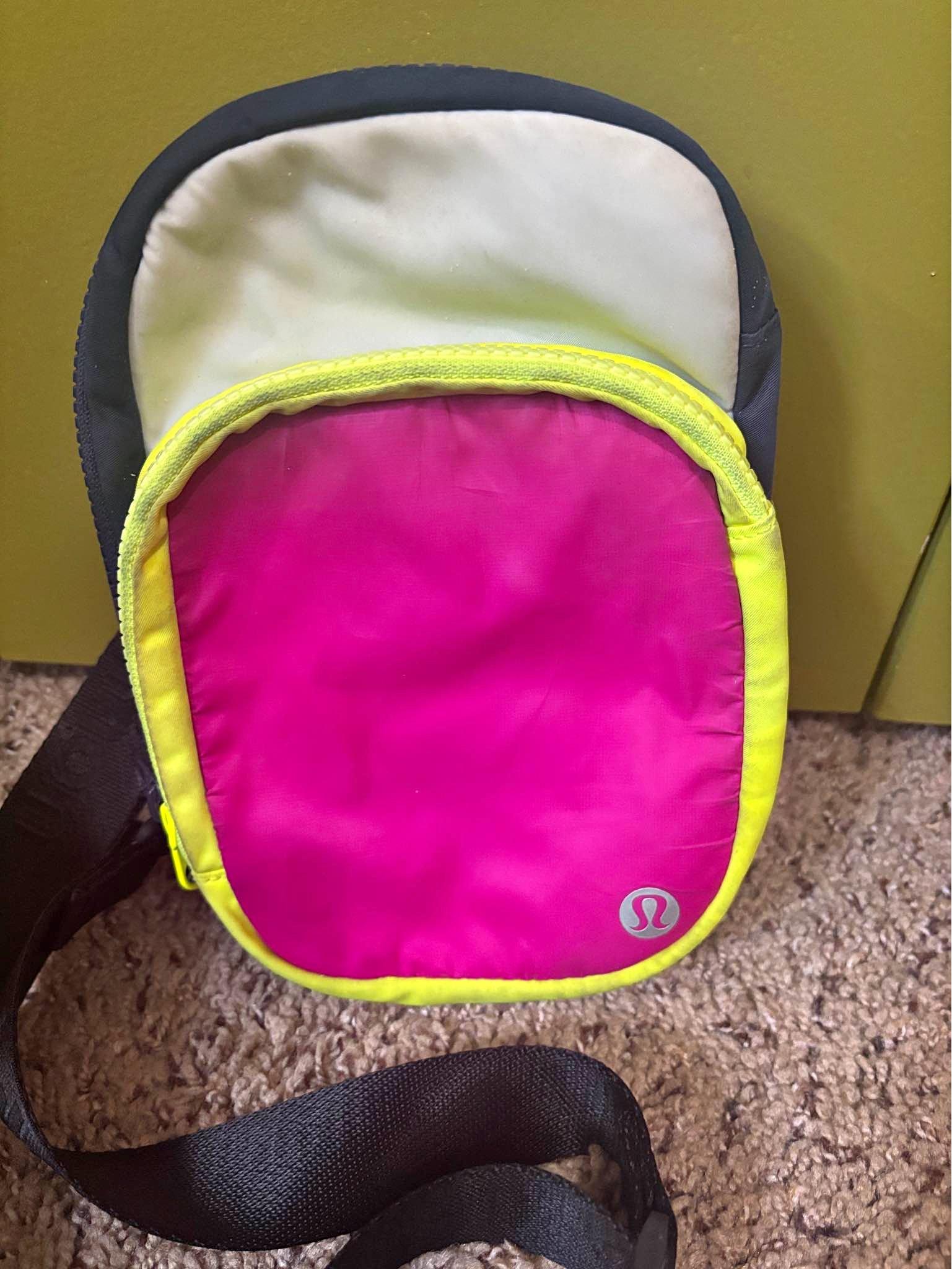 north face glo green backpack The Fall Line A Beginner's Guide to butt Style:Classic 3.0 (Classic Black) A stylish front bungee
