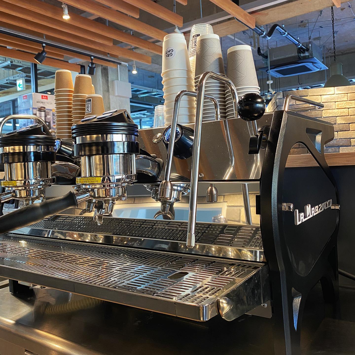 GRIGHT - エスプレッソマシン到着☕️✨ la marzocco strada AV-2 質の 