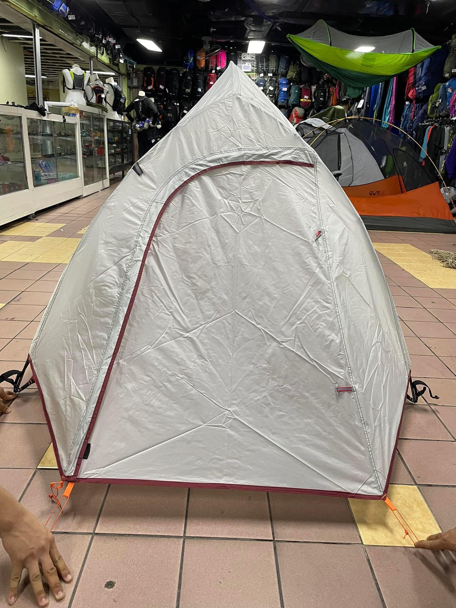 COLEMAN 3 POLE SCREEN TARP UV PRO COMPLETE SET. Price ₱4,800 + sf