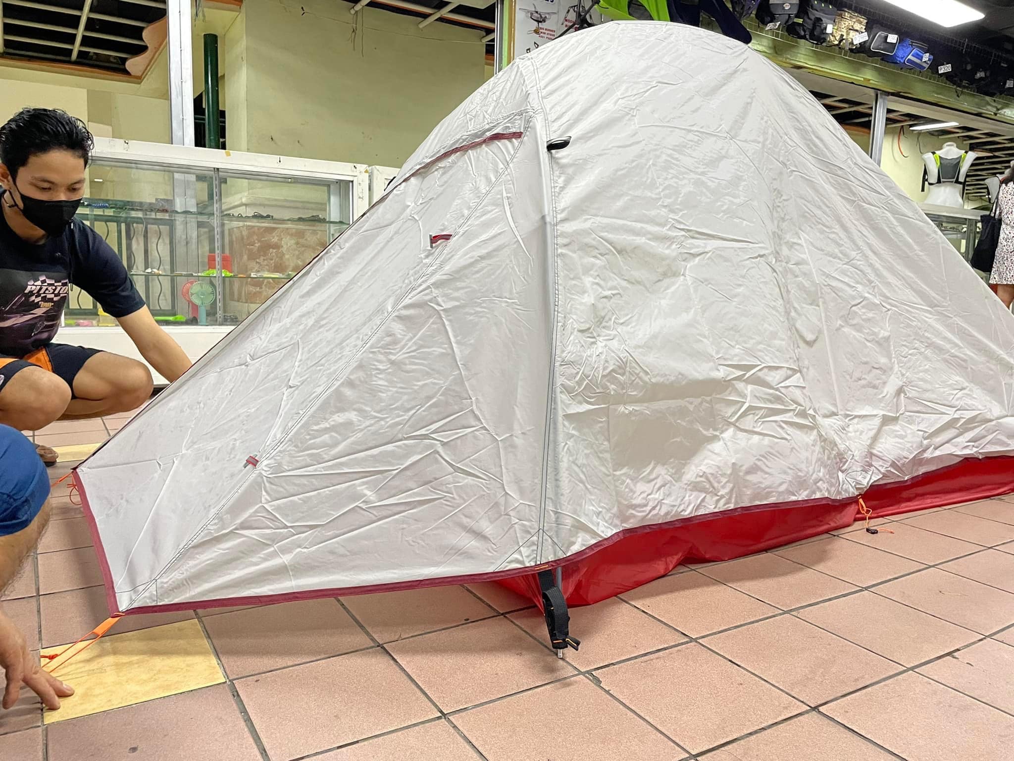 COLEMAN 3 POLE SCREEN TARP UV PRO COMPLETE SET. Price ₱4,800 + sf