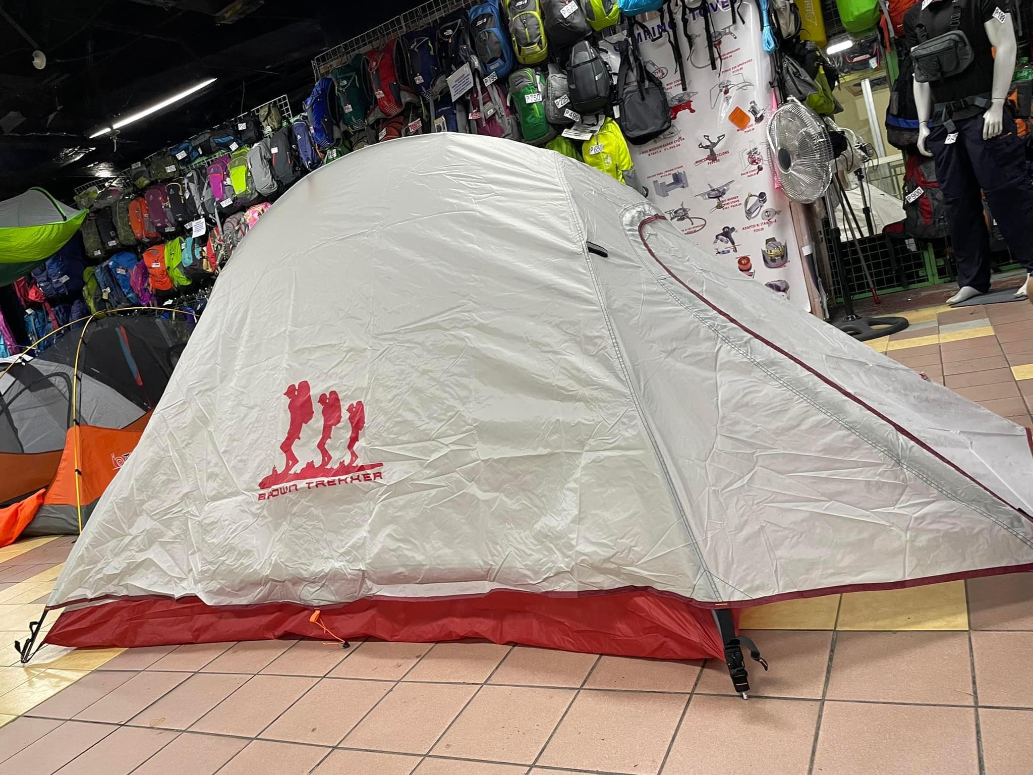 COLEMAN 3 POLE SCREEN TARP UV PRO COMPLETE SET. Price ₱4,800 + sf