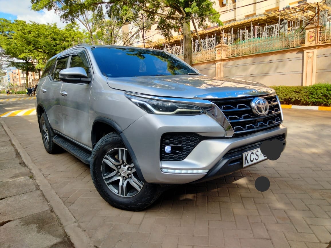 GEE RIDES - TOYOTA FORTUNER LOCAL Year of manufacture