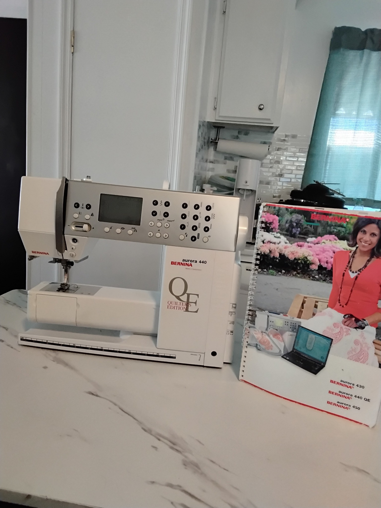 BERNINA aurora 440 QE 高性能ミシン 付属品多数 【公式通販】