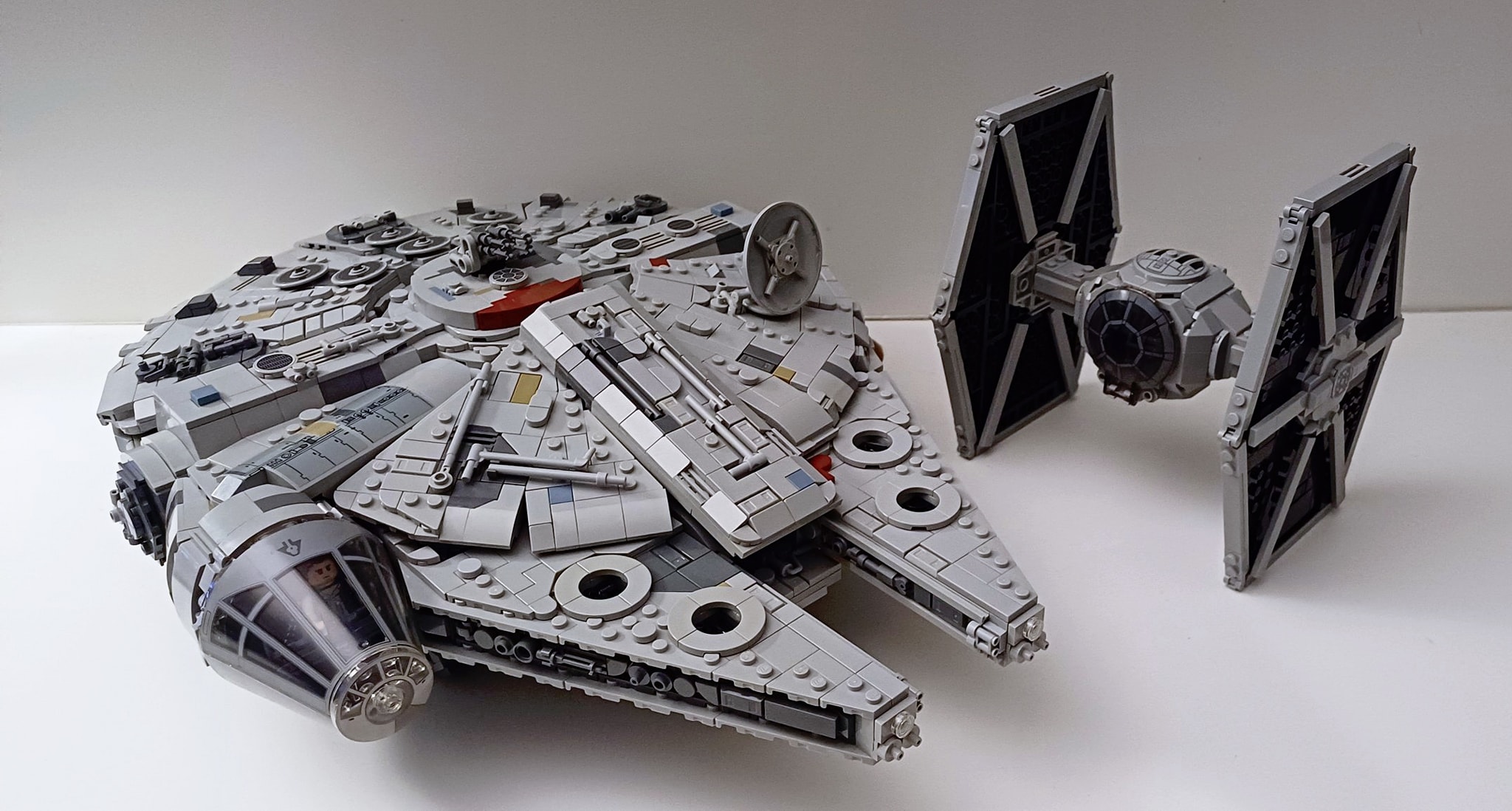 Millennium Falcon 75257 Lego model review