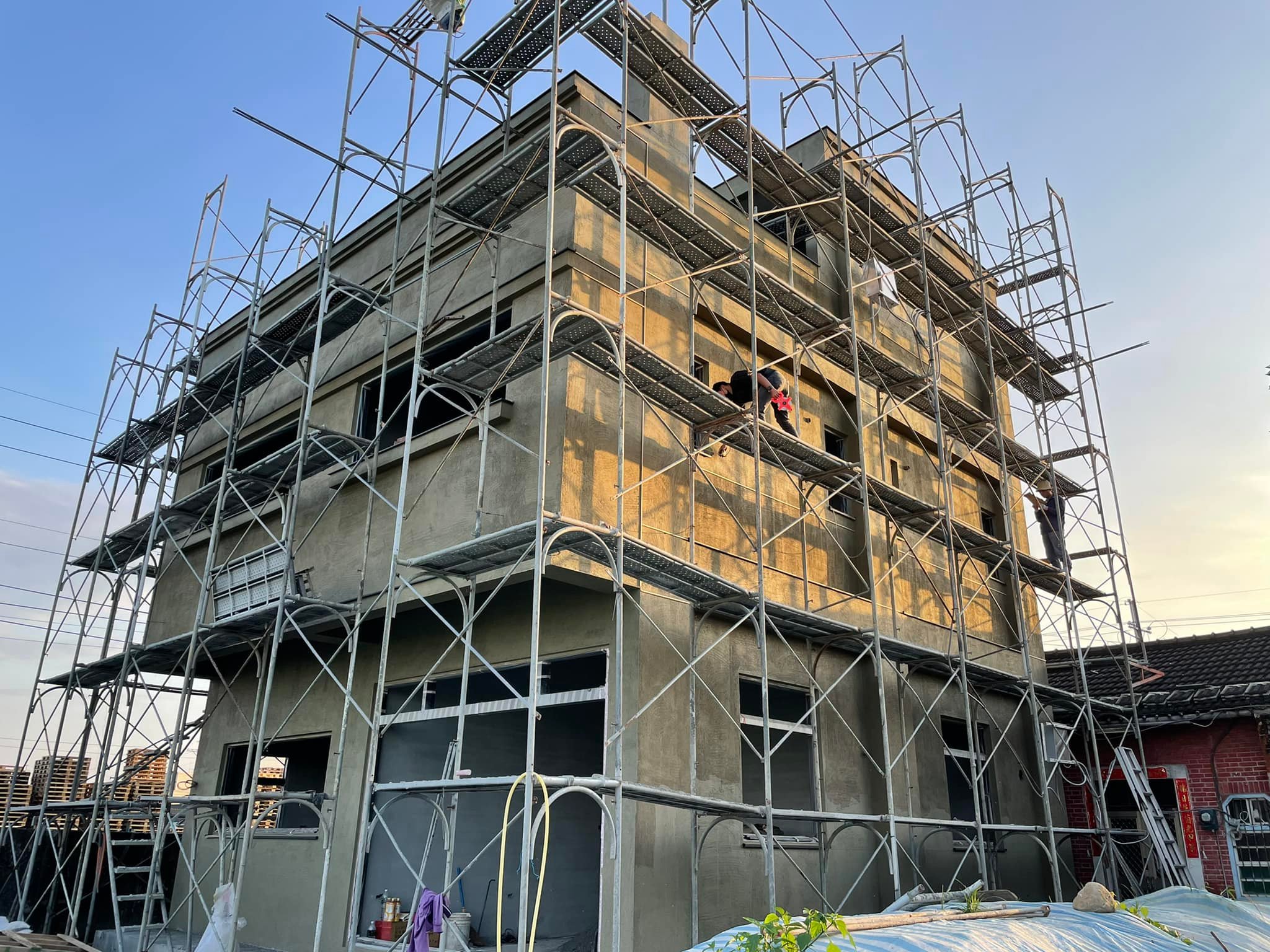 斗南段葉宅新建工程 業主全程規劃安裝預埋式導水板 連同抿石也交付本團隊規劃負責... - 展翊 - 滴水條、導水板安裝工程