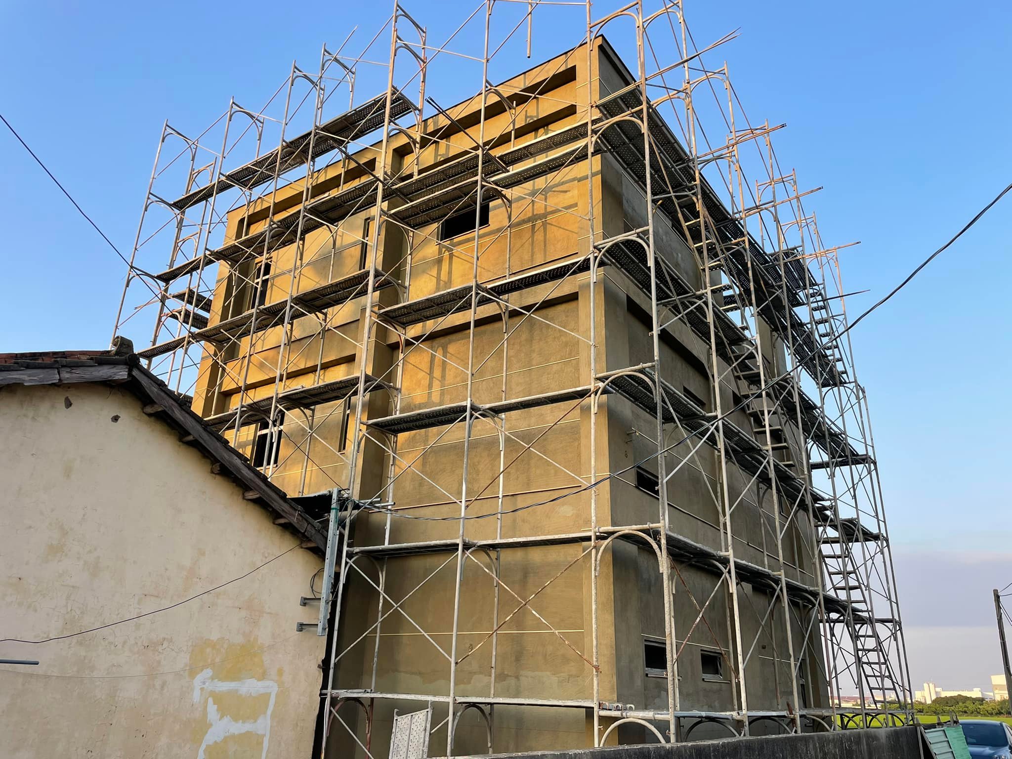 斗南段葉宅新建工程 業主全程規劃安裝預埋式導水板 連同抿石也交付本團隊規劃負責... - 展翊 - 滴水條、導水板安裝工程