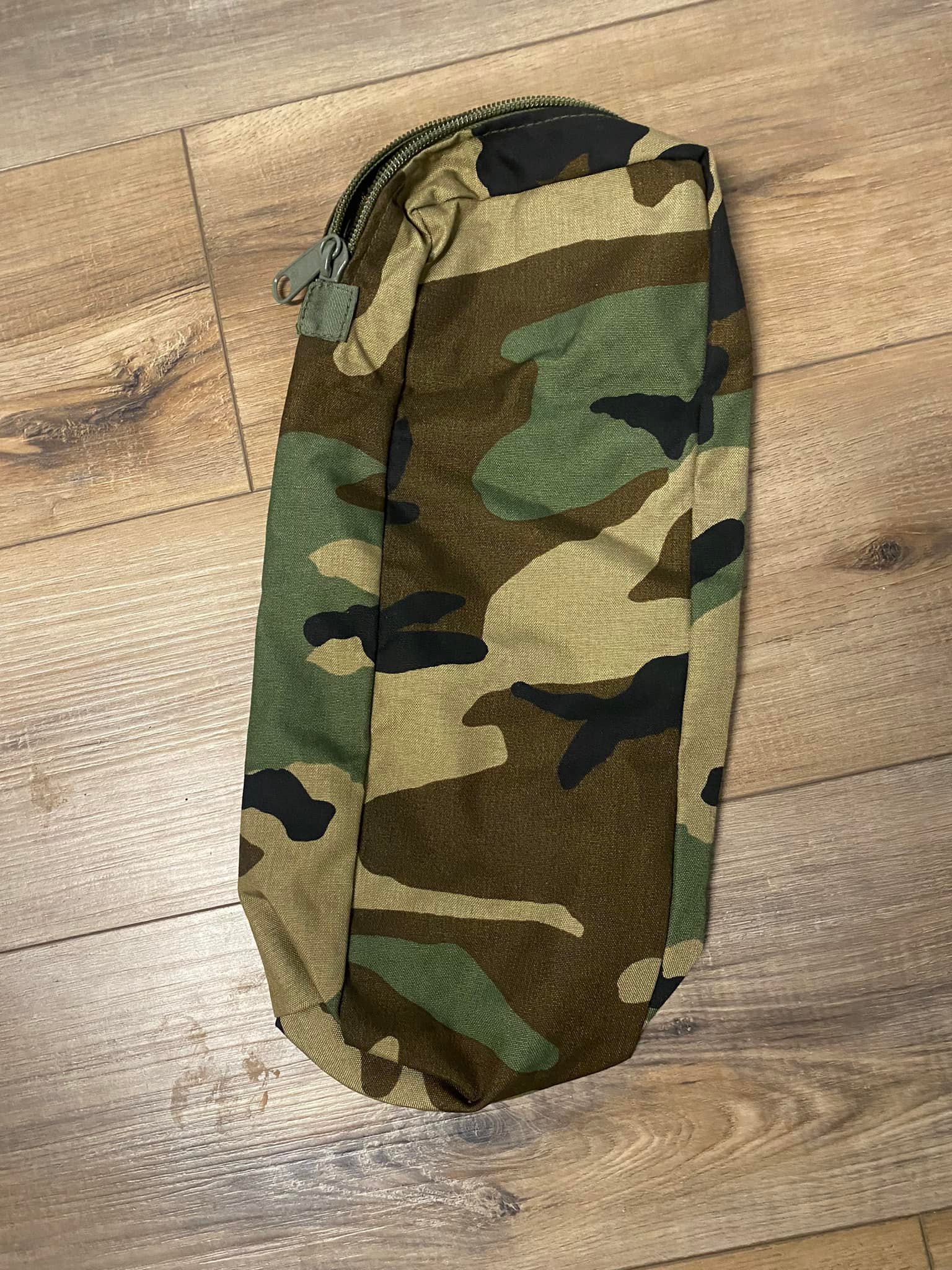 What is this 90s military pouch with snap ons?