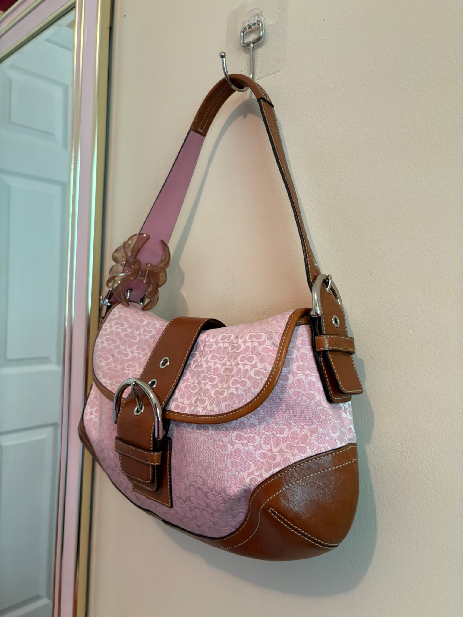 This purse is used, but in very nice condition.￼ Beautiful 