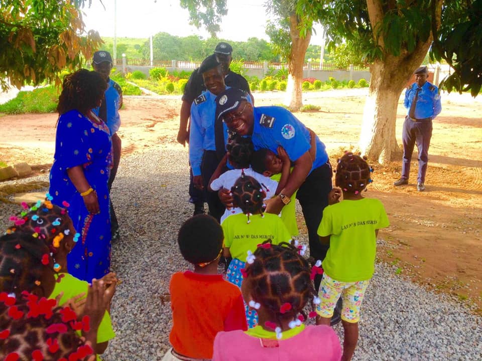 Malanje POLÍCIA DOA BENS DE... - Polícia Nacional de Angola