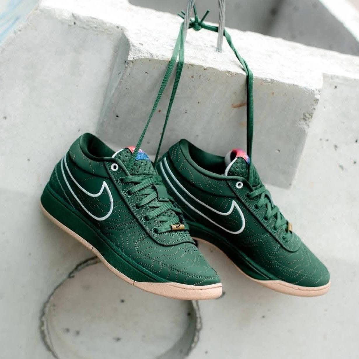 ❗PRE ORDER❗ Nike Book 1 