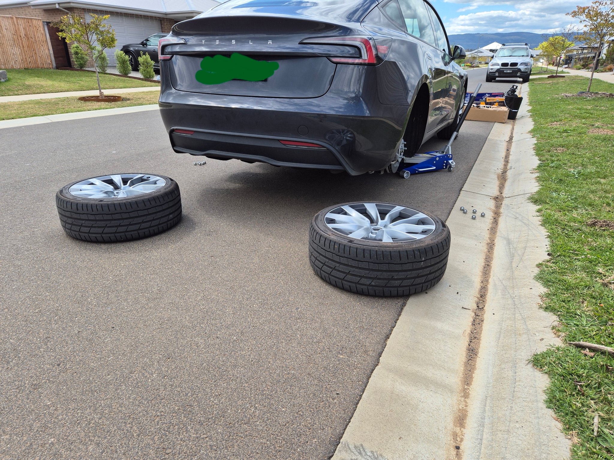 Tesla Owners Australia | Tire rotation DIY how hard was it: | Facebook