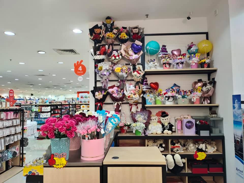 OKAY Malaysia - New arrival. Flower hand bouquet 💐 Only...