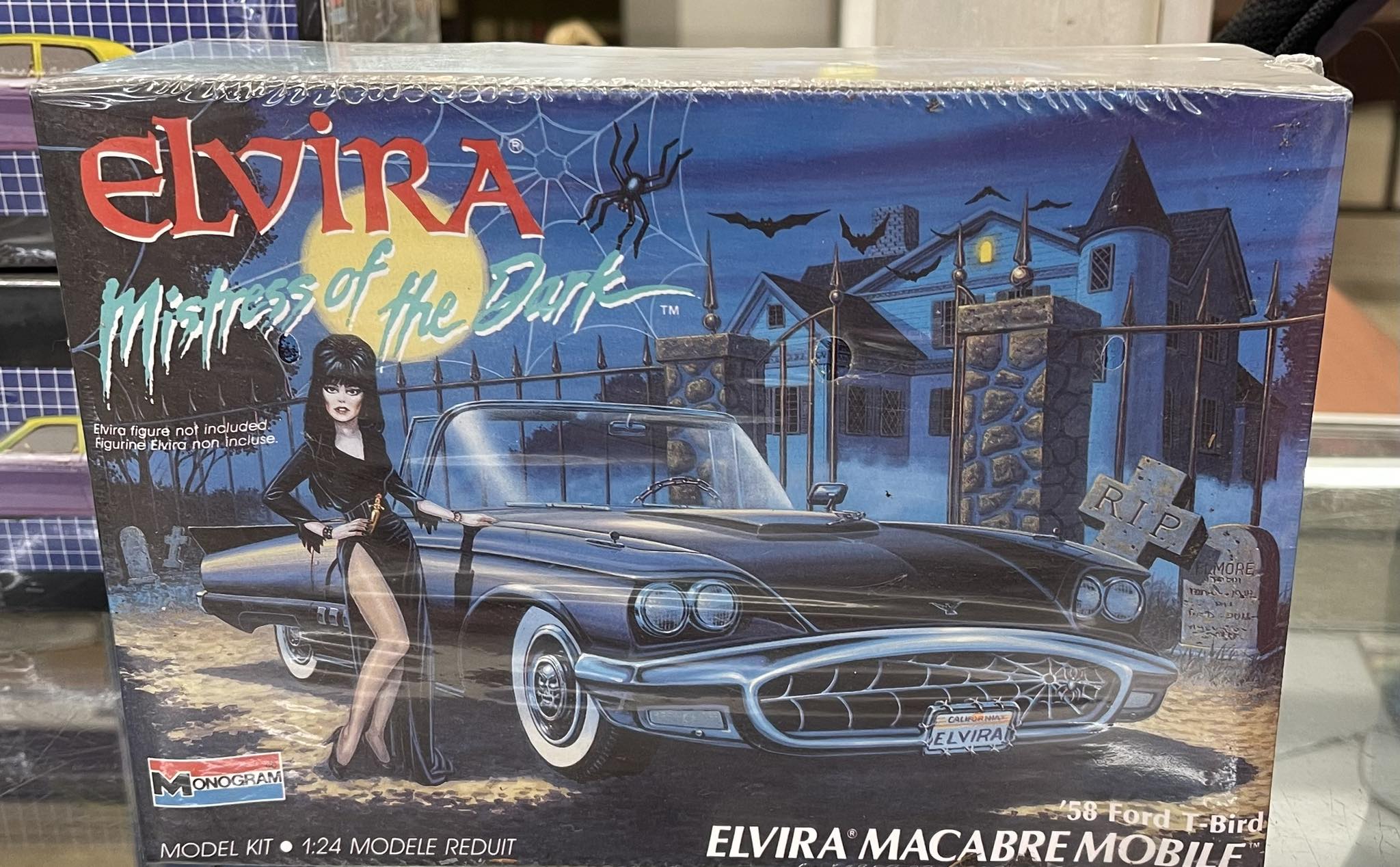 Elvira Mistress of the Dark Macabre Mobile sealed model kit