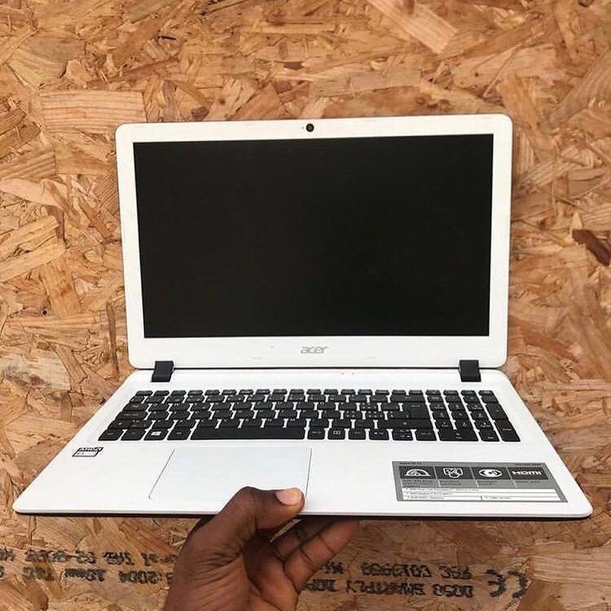 Acerノートパソコン N16C2 ES1-523/524 【公式通販】