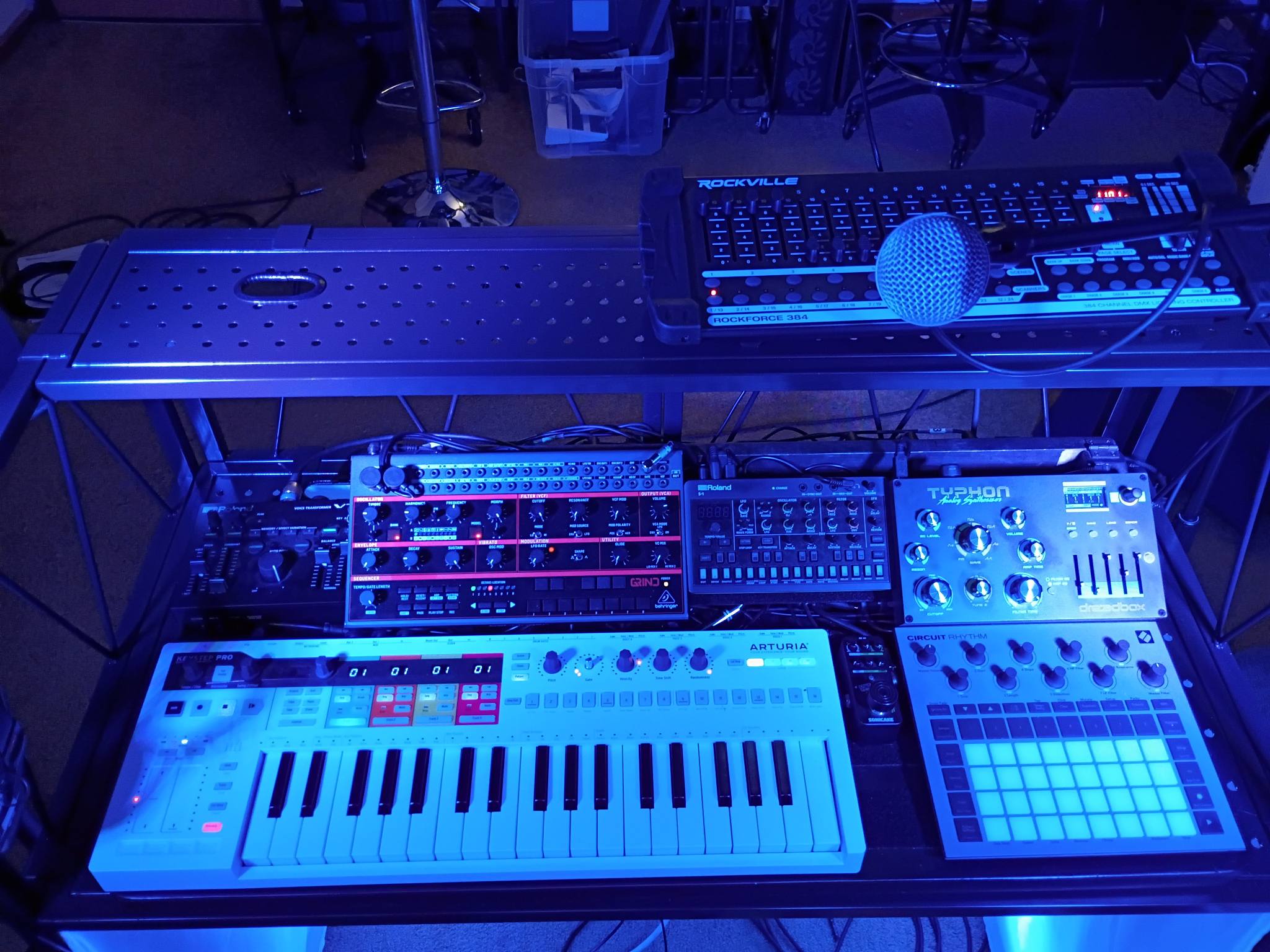 DAW-less live setup with Novation Circuit Rhythm and Arturia