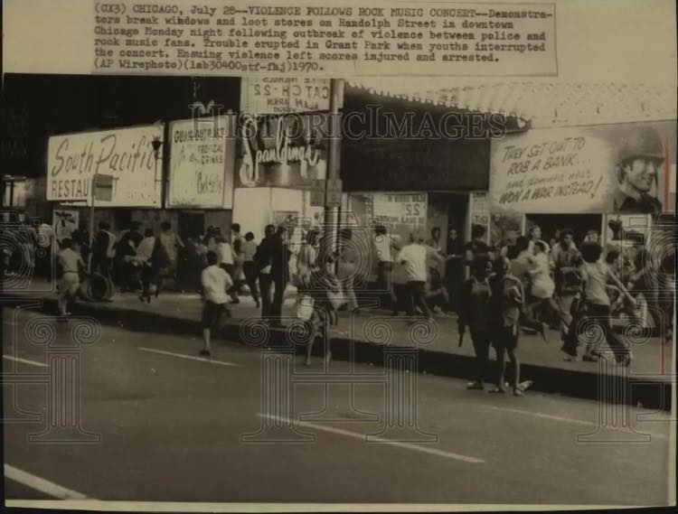Original Chicago | Demonstrators loot Randolph Street businesses in ...