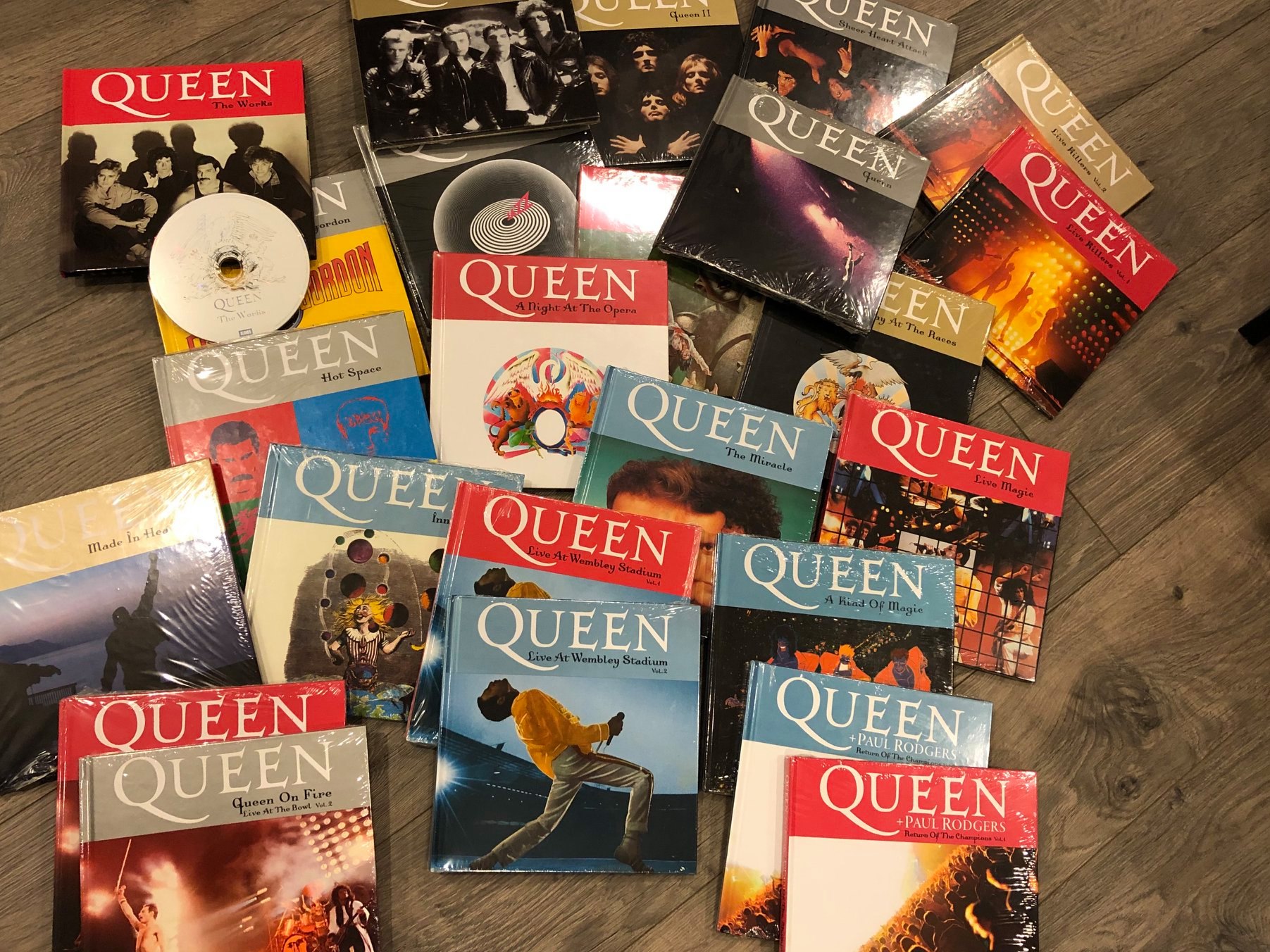 Queen live CDs available in Japanese mini LP format