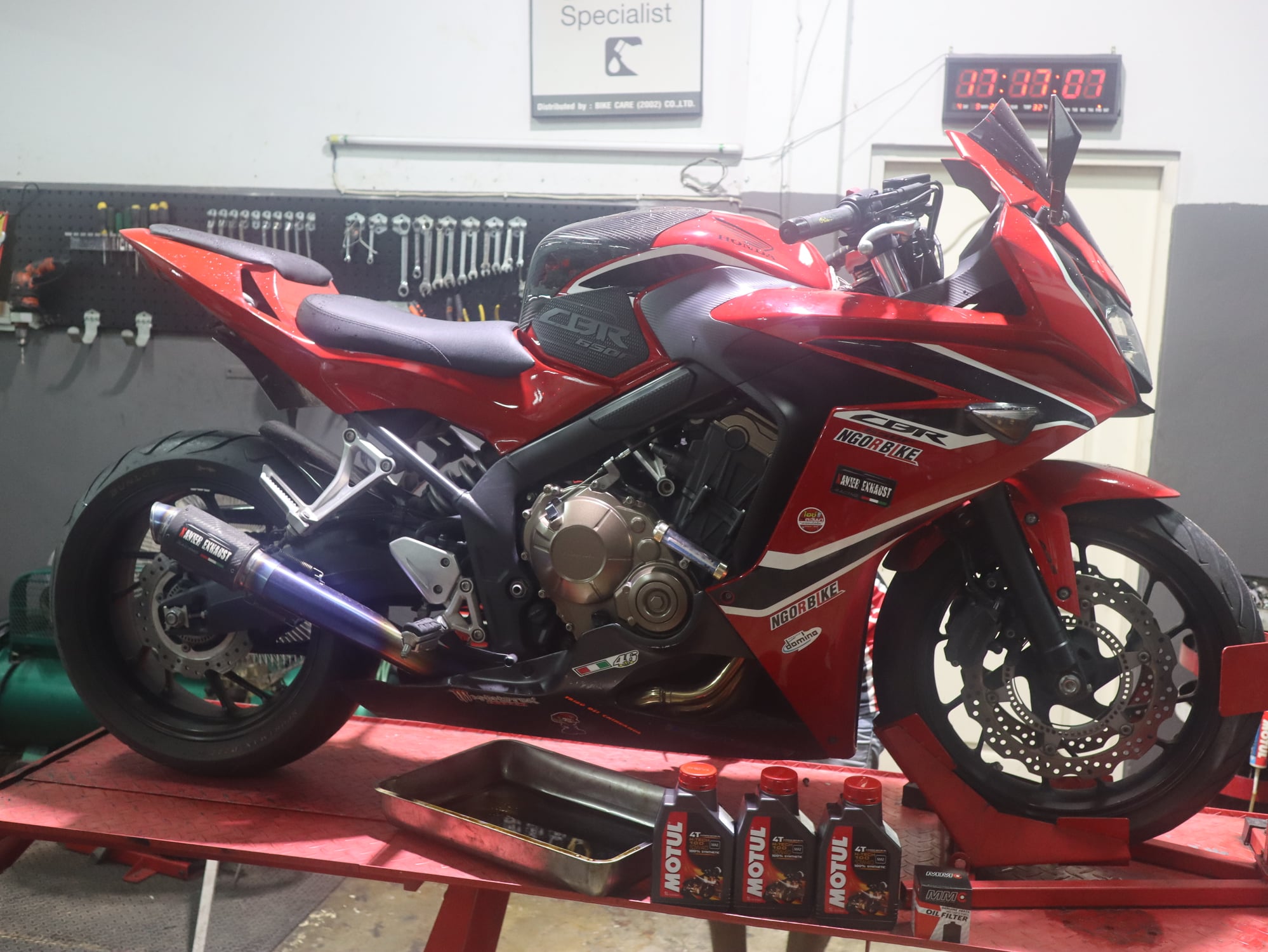 CBR650F เปลี่ยนถ่าย... - Capy Racing Shop หมวกกันน็อค | Facebook