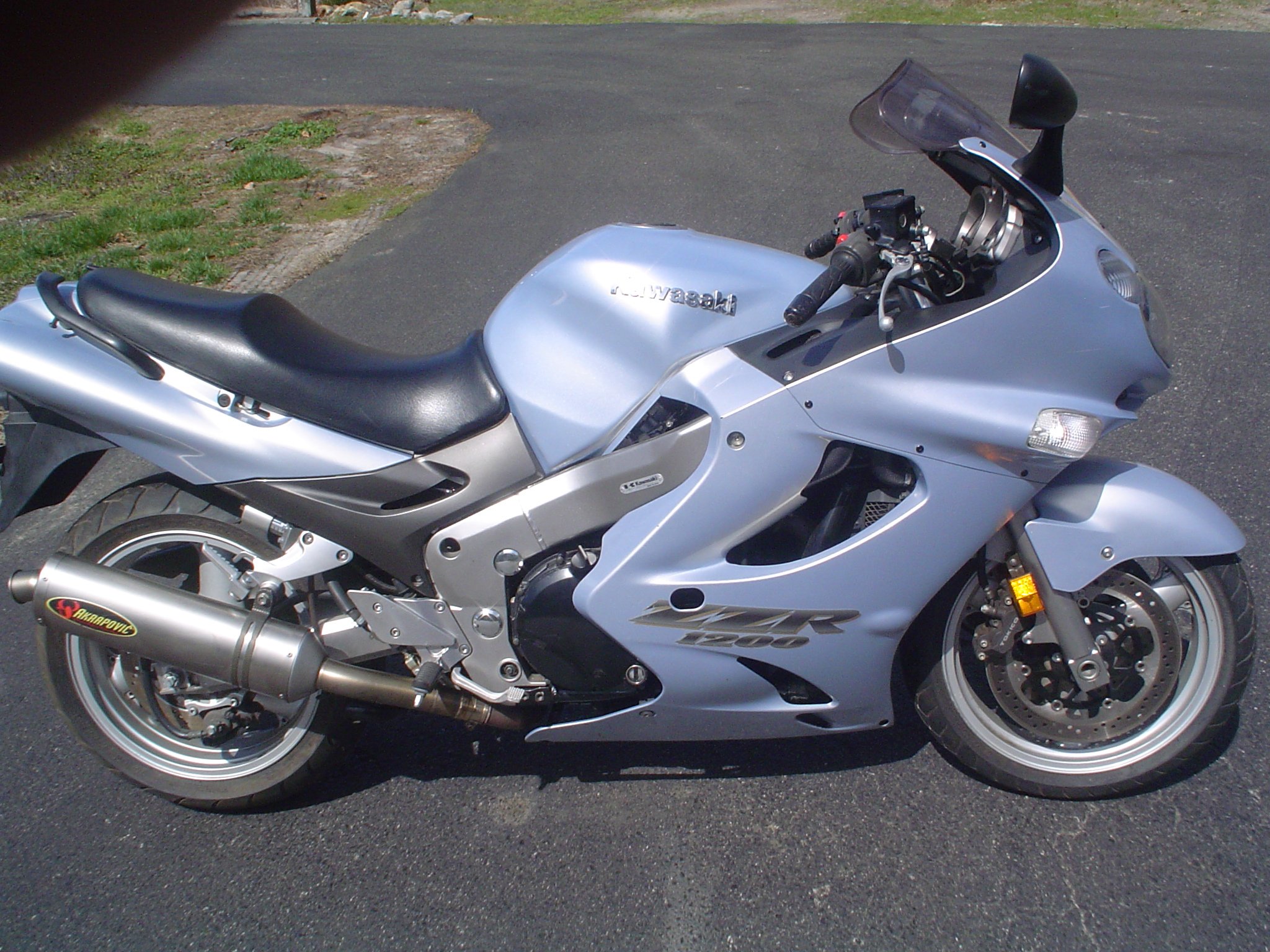 Kawasaki ZX12R for sale with new parts