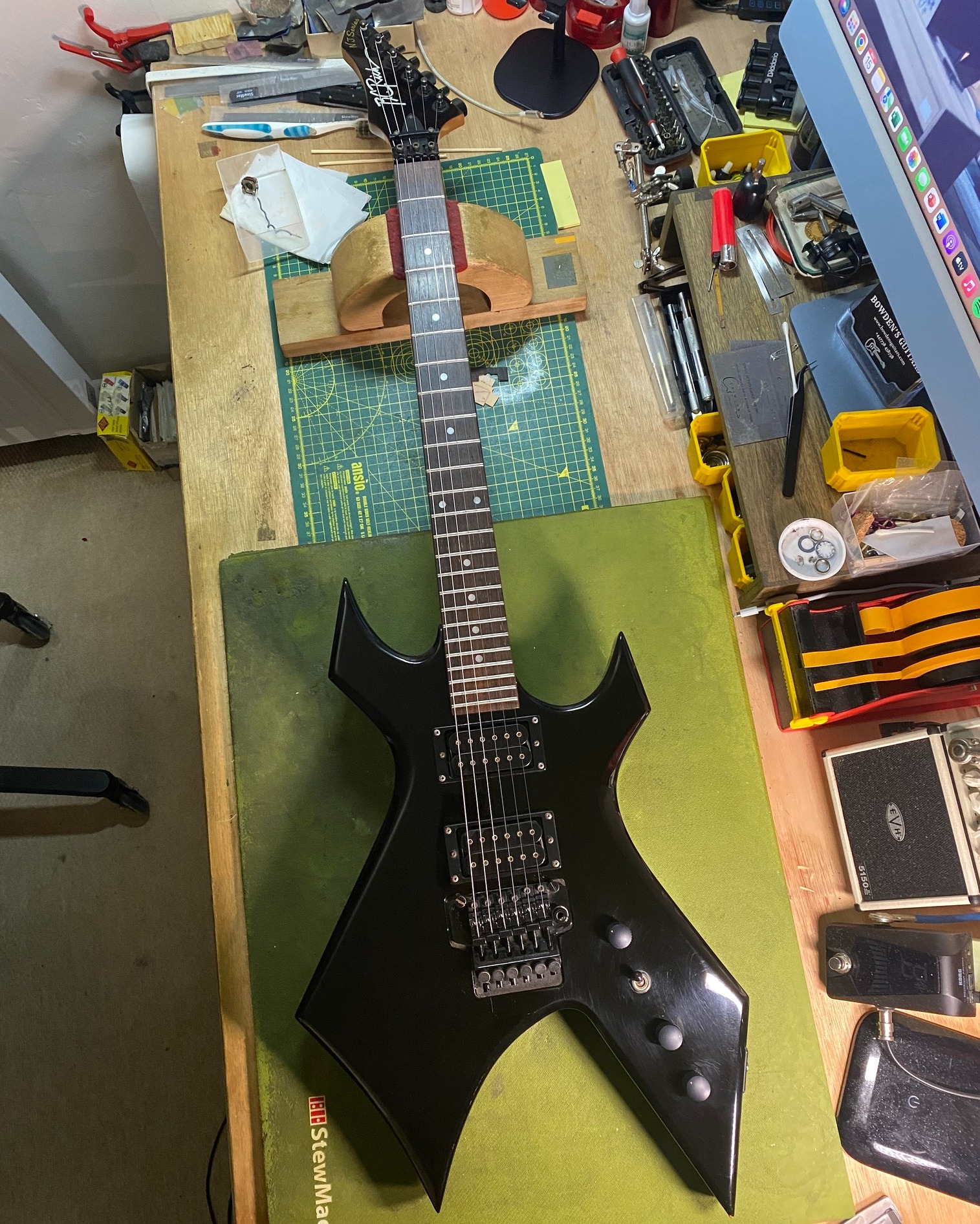 B.C. Rich NJ Deluxe Warlock guitar review