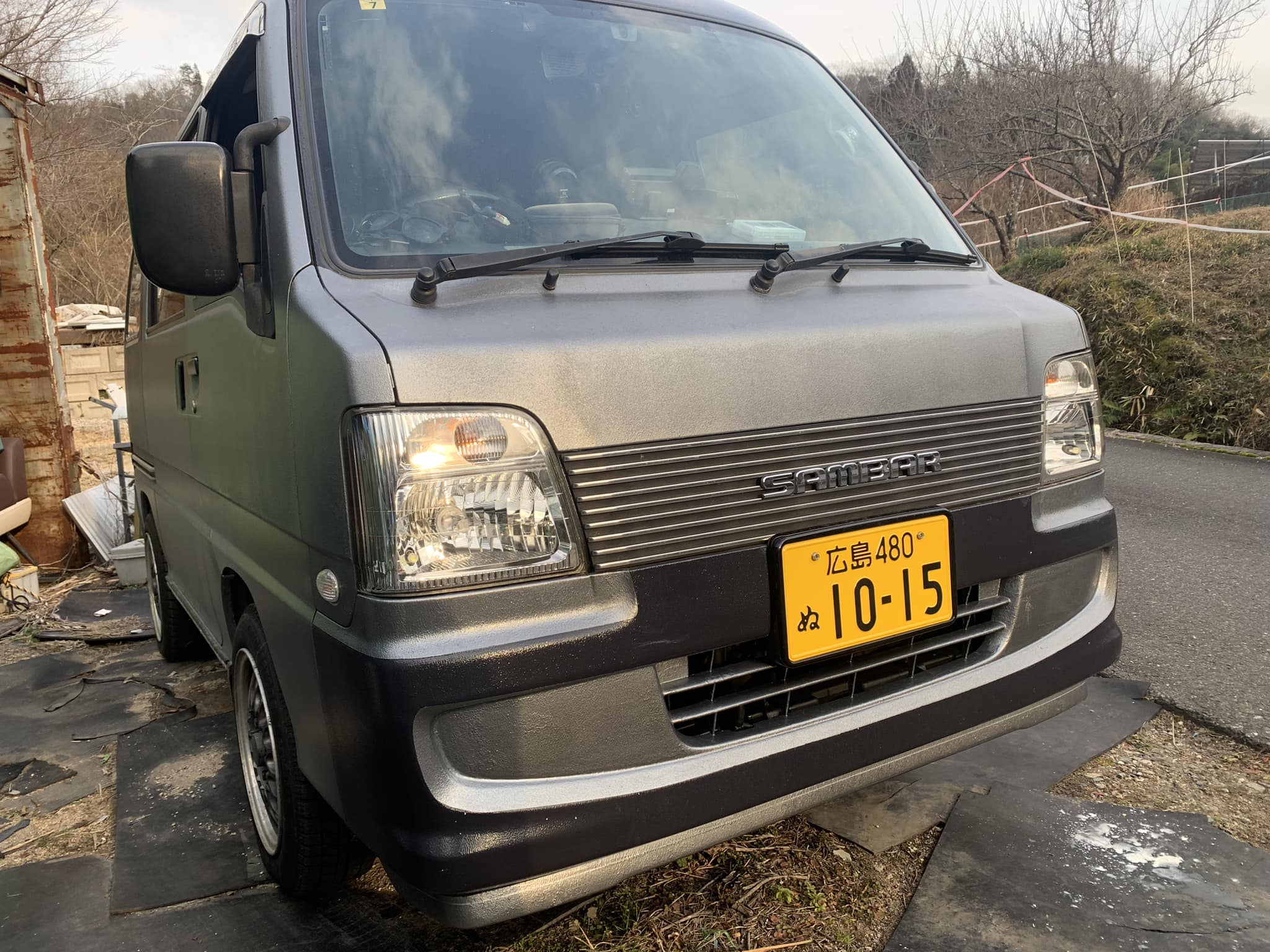 ボロく見えてきたので ヘッドライト磨いてスチーマーしてグリル交換に 