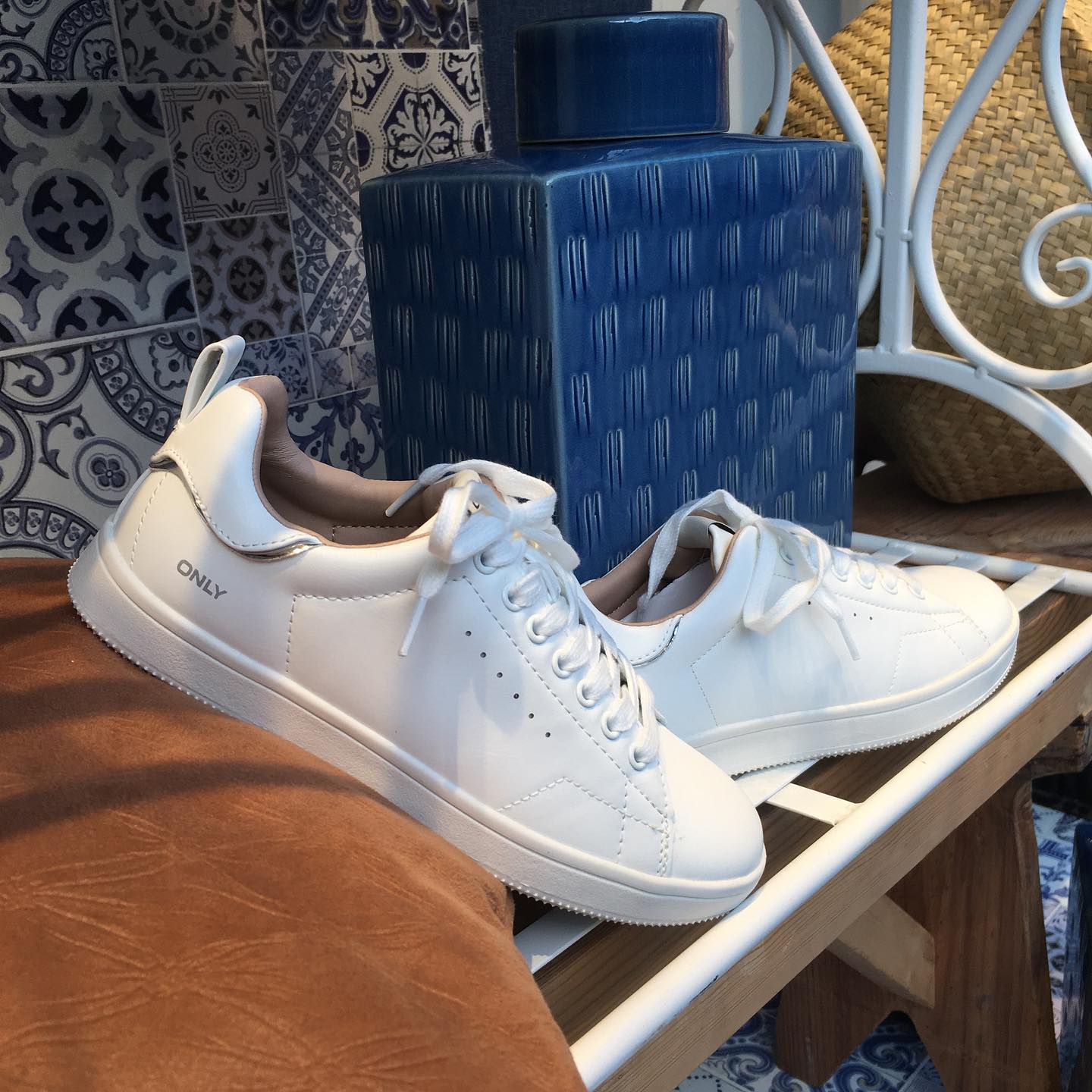 Veraa damesmode - NEW WINDOWS 💙 Onze etalages zien er weer...