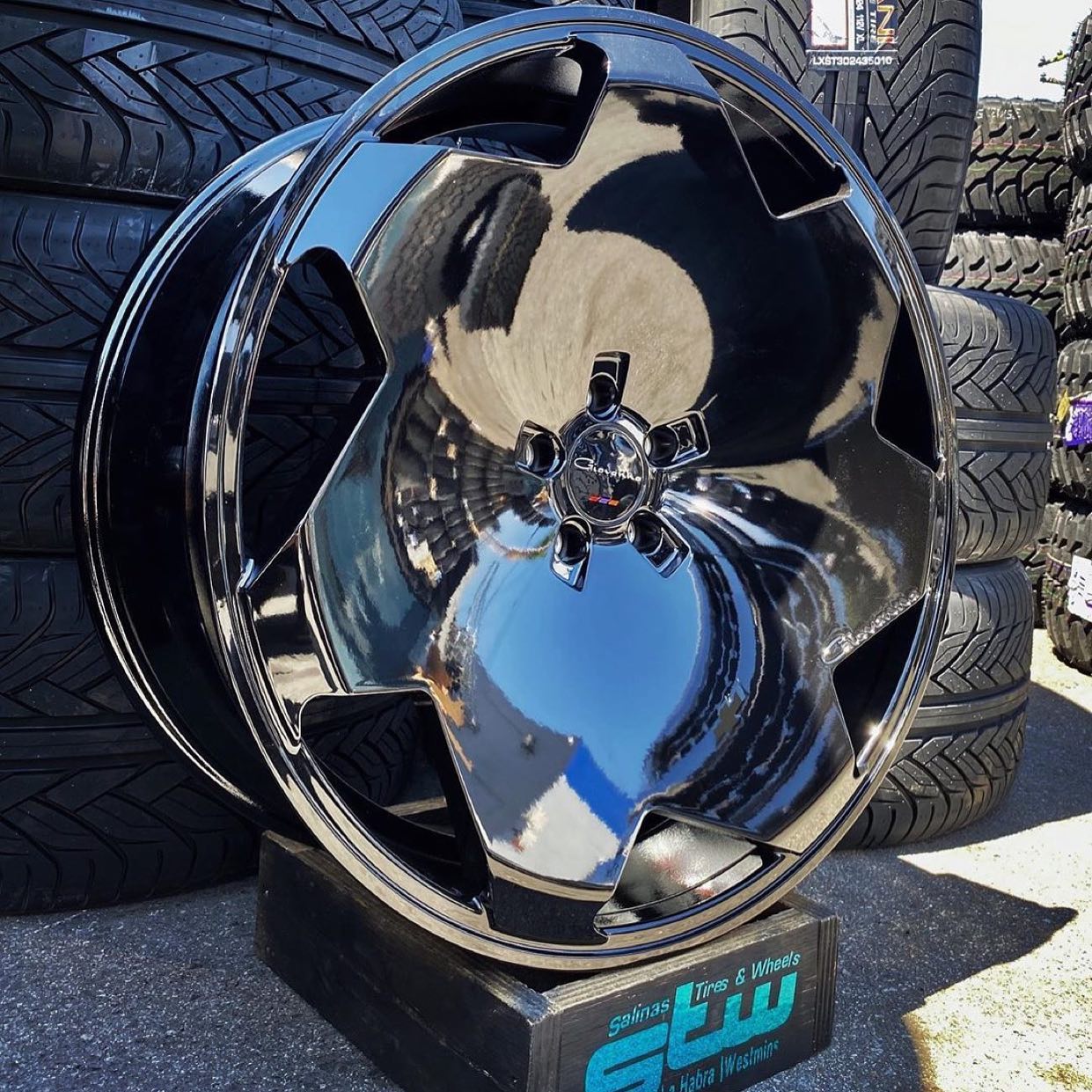 Giovanna - Chrome Massis ? Available now in 24” for most vehicle 