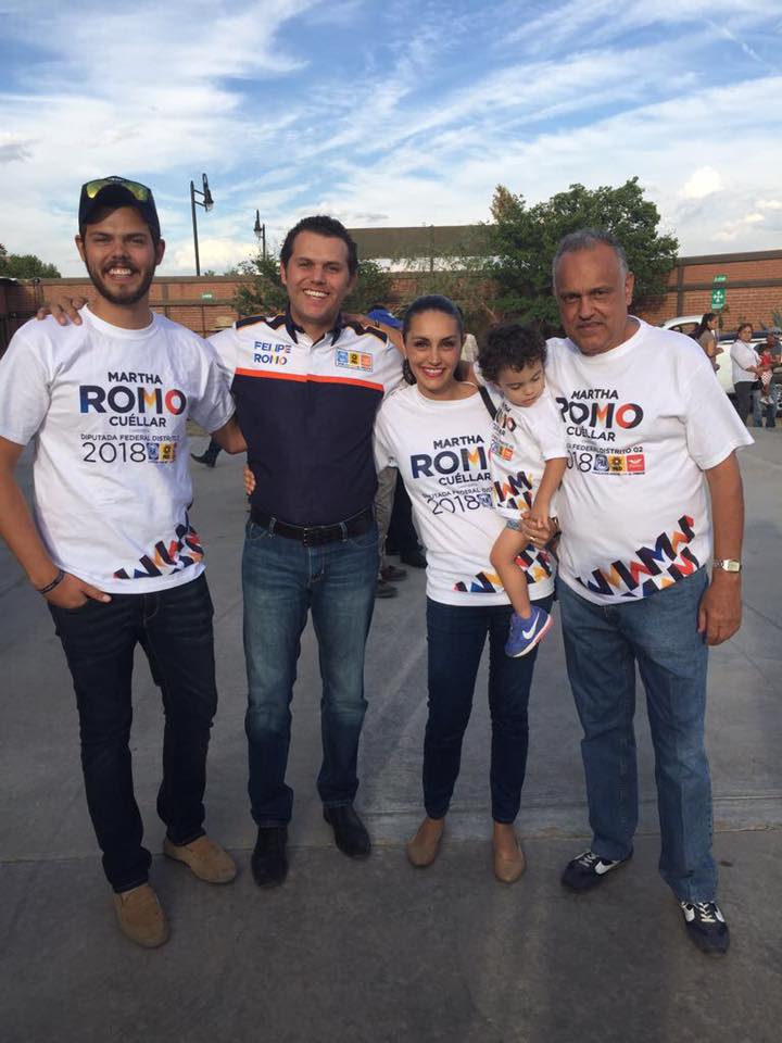 Hoy día de la familia les comparto a... - Martha Romo Cuellar