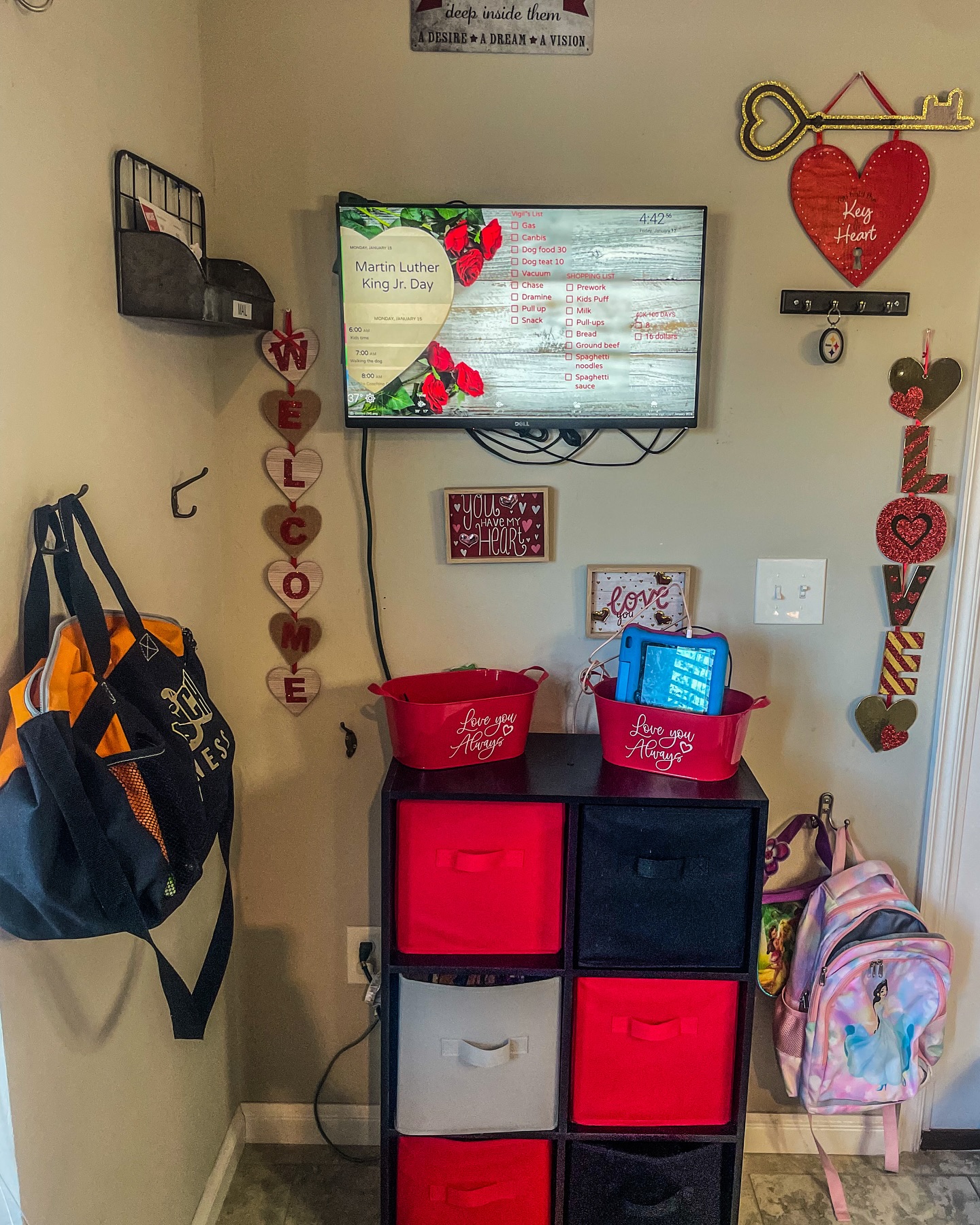 Declutter Queen - 👑 Ready to conquer clutter and stay...