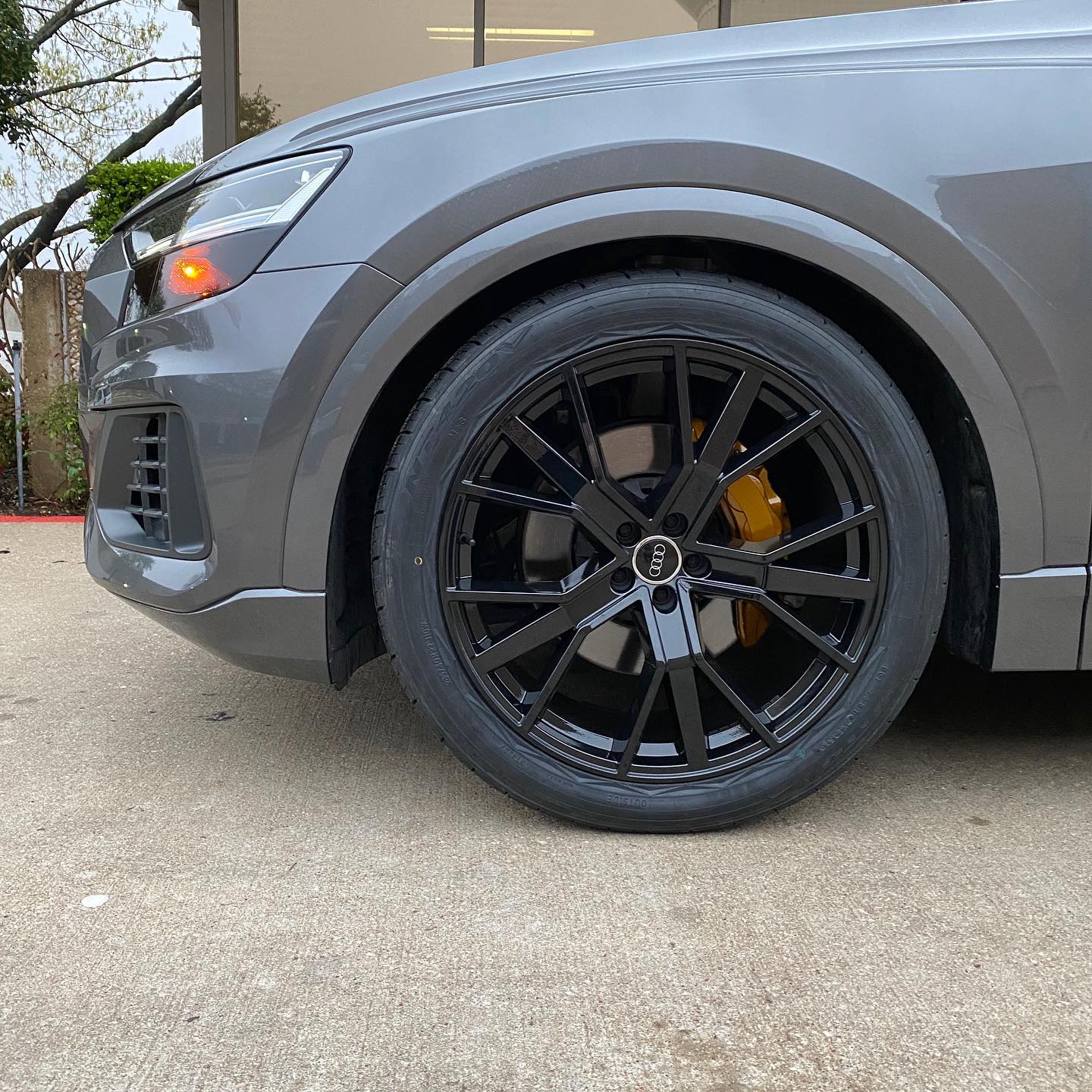 2019 Audi Q8 brake calipers... - Unit F14 Powder Coating