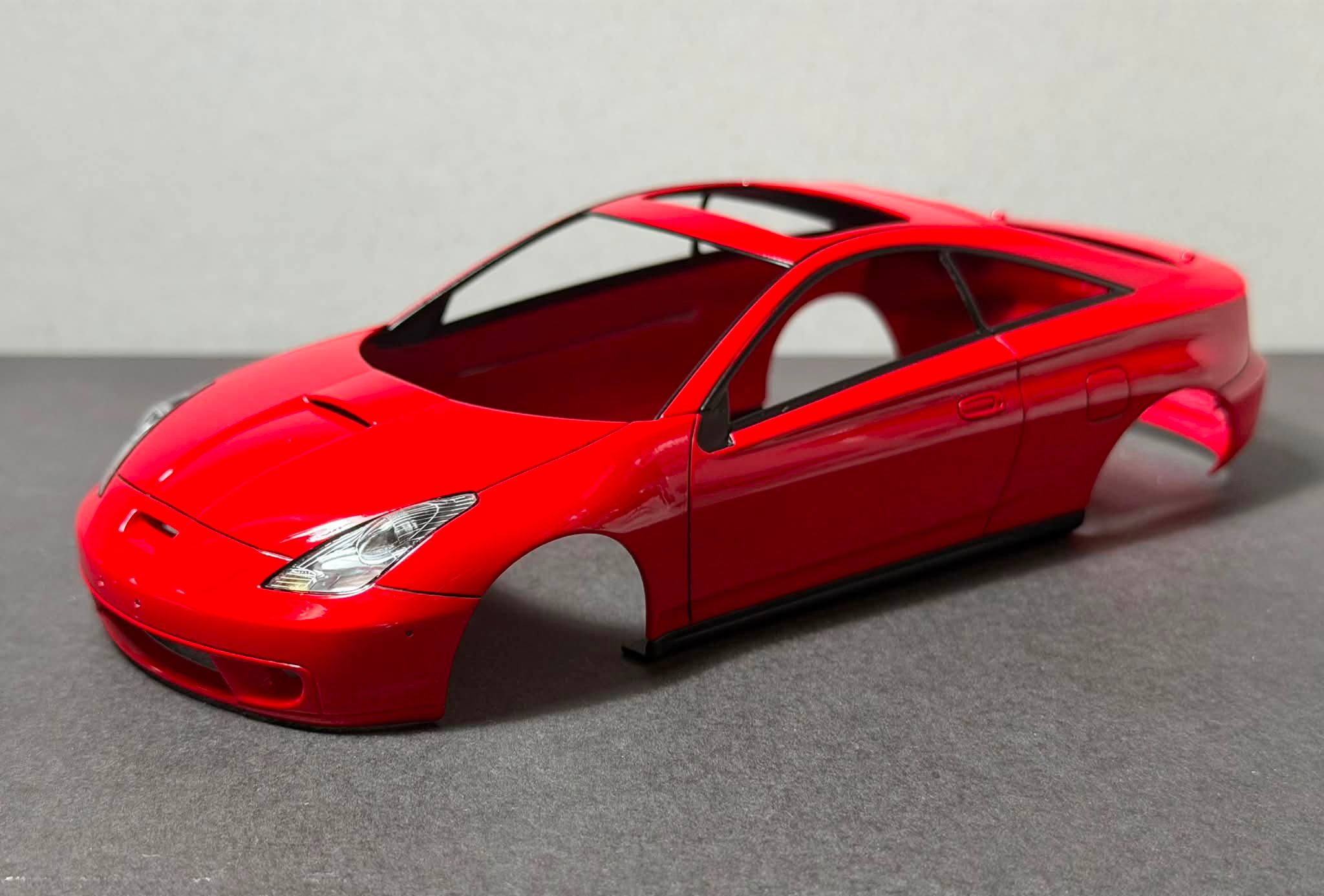 タミヤ1/24 トヨタセリカSS-Ⅱ ボディの塗装が終わり、研ぎ出しを行い
