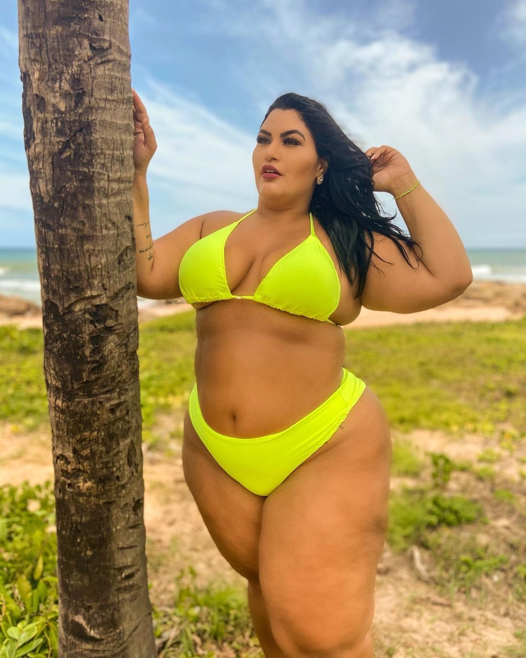 Gabriella Blanco 🎩 🇧🇷 Les Femmes Rondes TN
