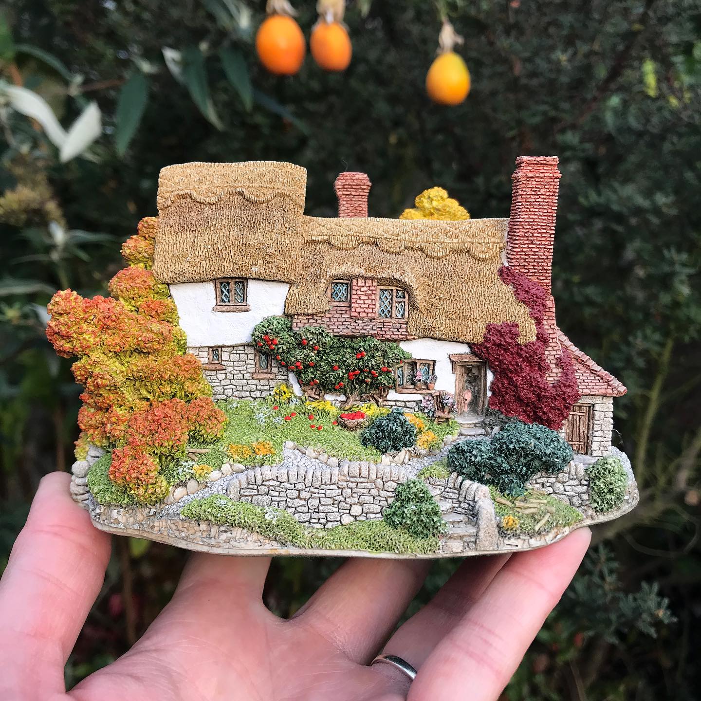アンティーク雑貨 Lilliput Lane ORCHARD FARM COTTAGE 1994 Lilliput Lane ORCHARD FARM COTTAGE 1994 Black - Find all our
