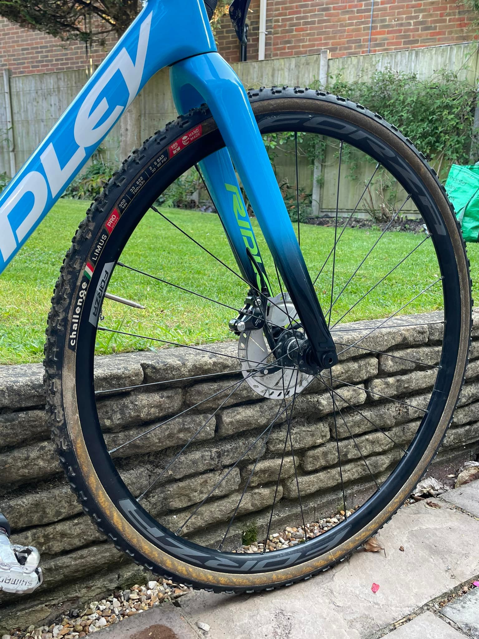 Size 52 (set up to 176cm as pictured, enough room for a bit taller 