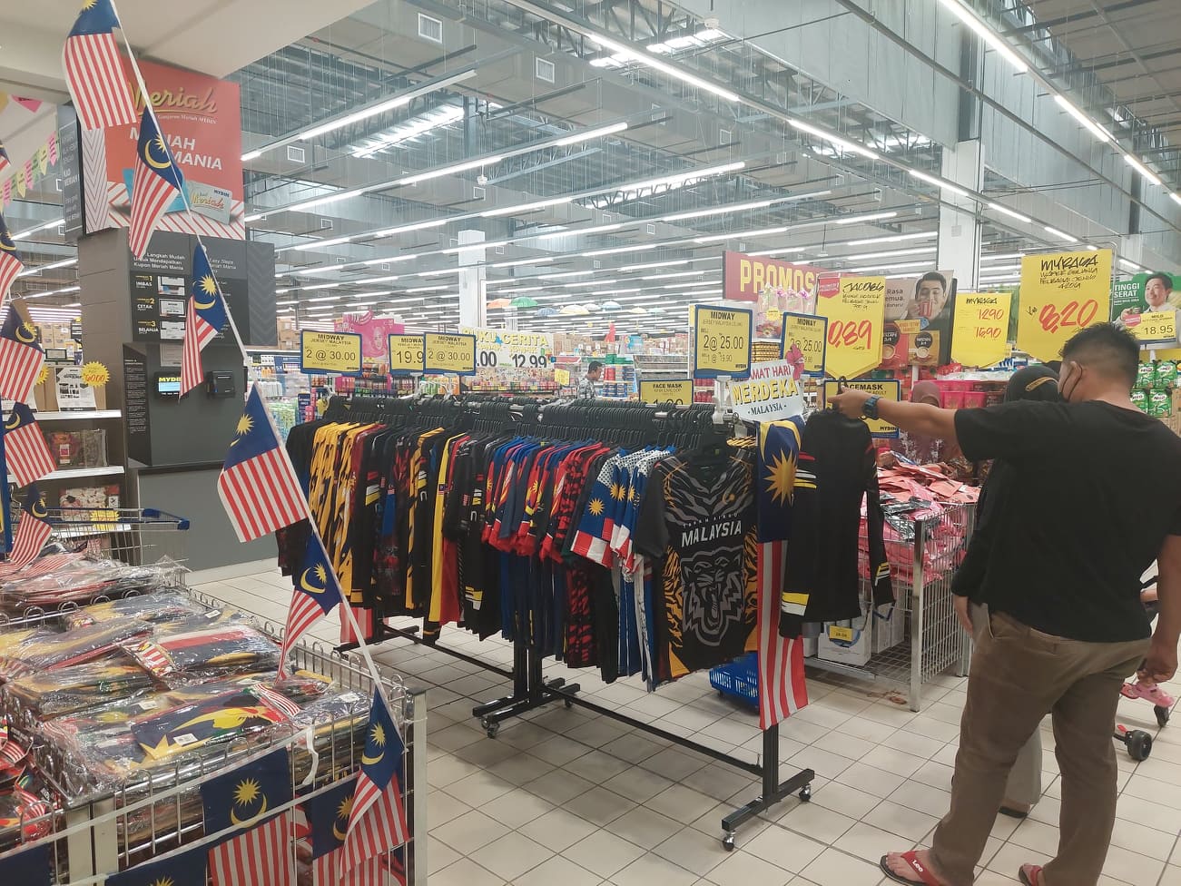 MYDIN Pahang - Merdeka corner is here! Dapatkan bendera...