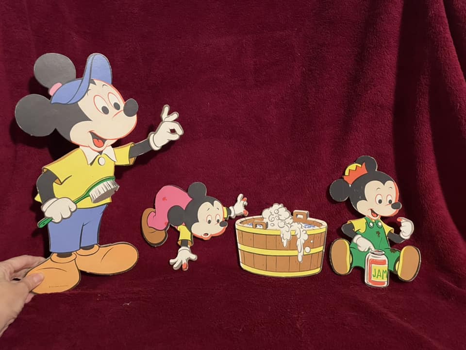 Vintage Disney game set with artwork