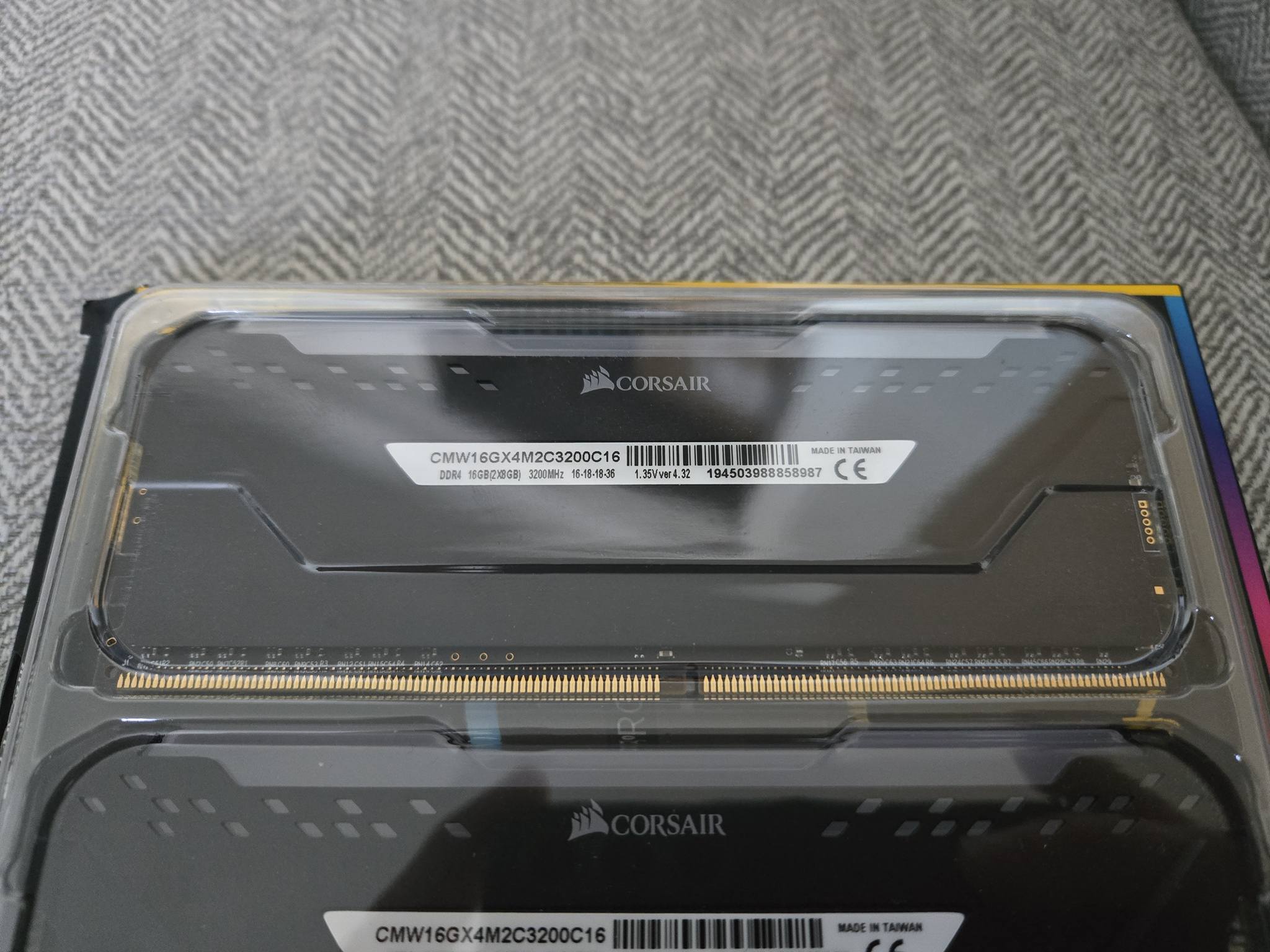 Corsair Vengeance RGB Pro SL 32 Go (2x16 Go) DDR4 3600 MHz CL18 – Optimisé AMD Ryzen – Éclairage RGB Personnalisable
