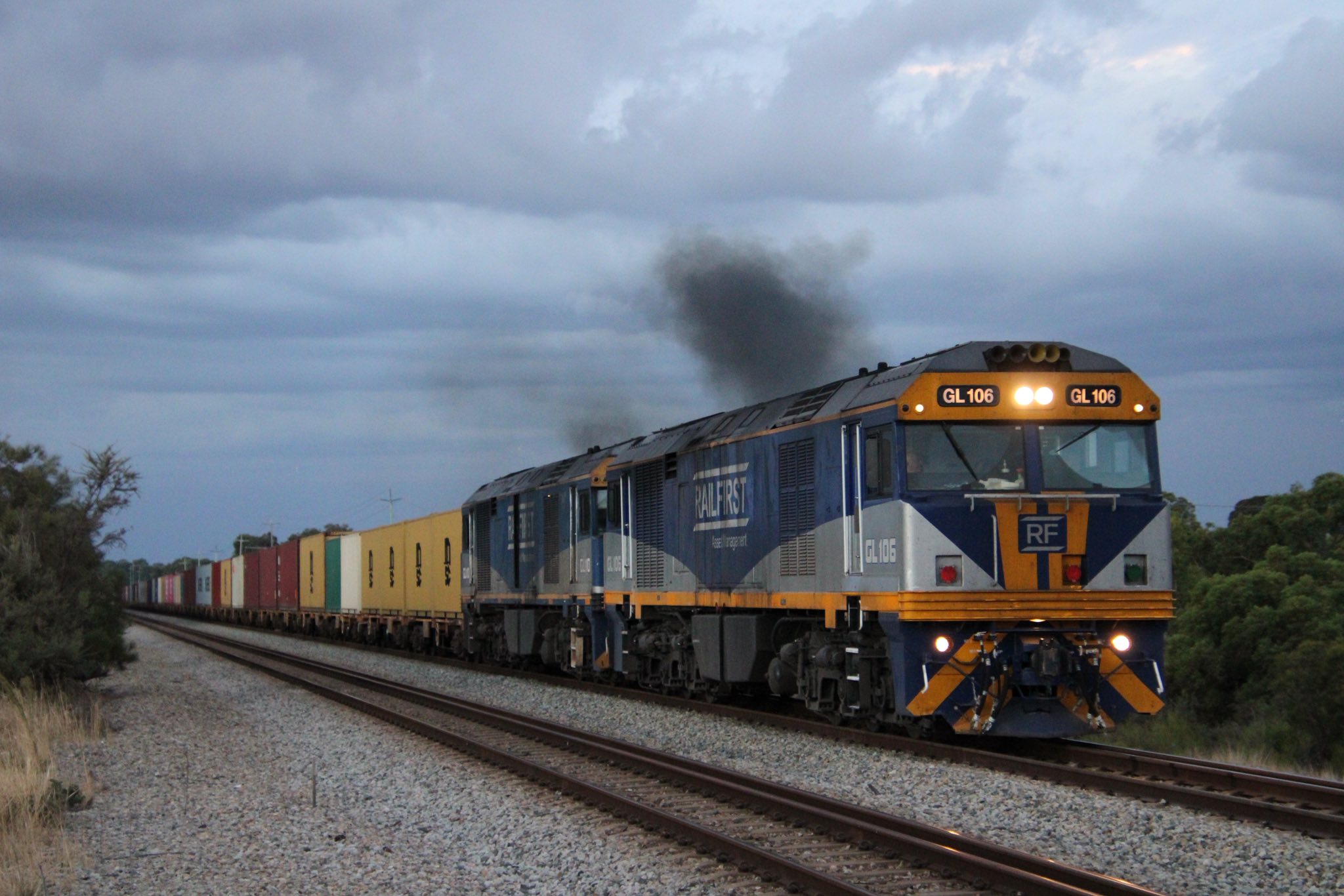 Australian Railways - Past and Present | gl106/gl110 awaits for a ...