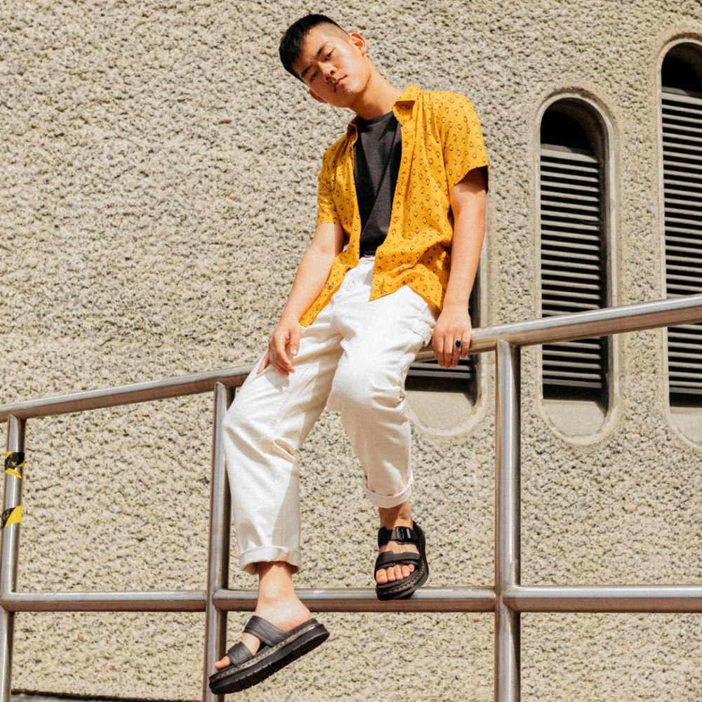 Dr. Martens Chilton サンダル ドクターマーチン SUGA着用 新しいソールを備えた<CHILTON>スライドサンダルは、軽量仕様ですが