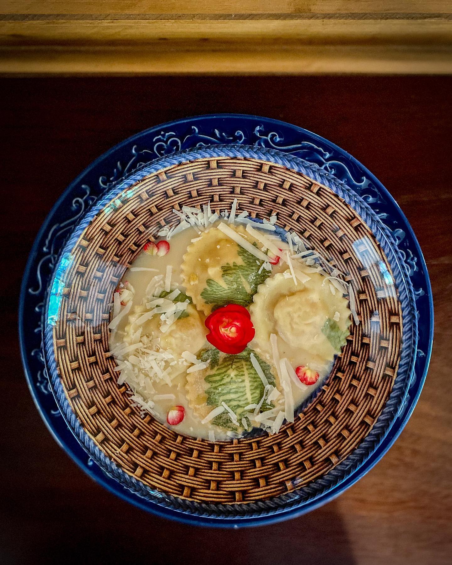 Ravioli de brie com damasco. ⠀... - Casa Santiago Buffet | Facebook